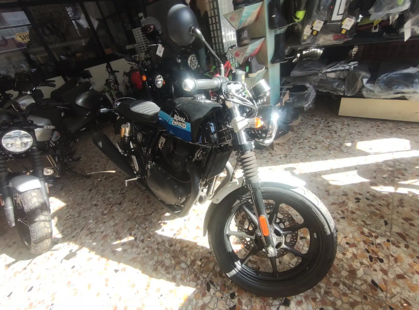 Royal Enfield Continental GT Nero - 2