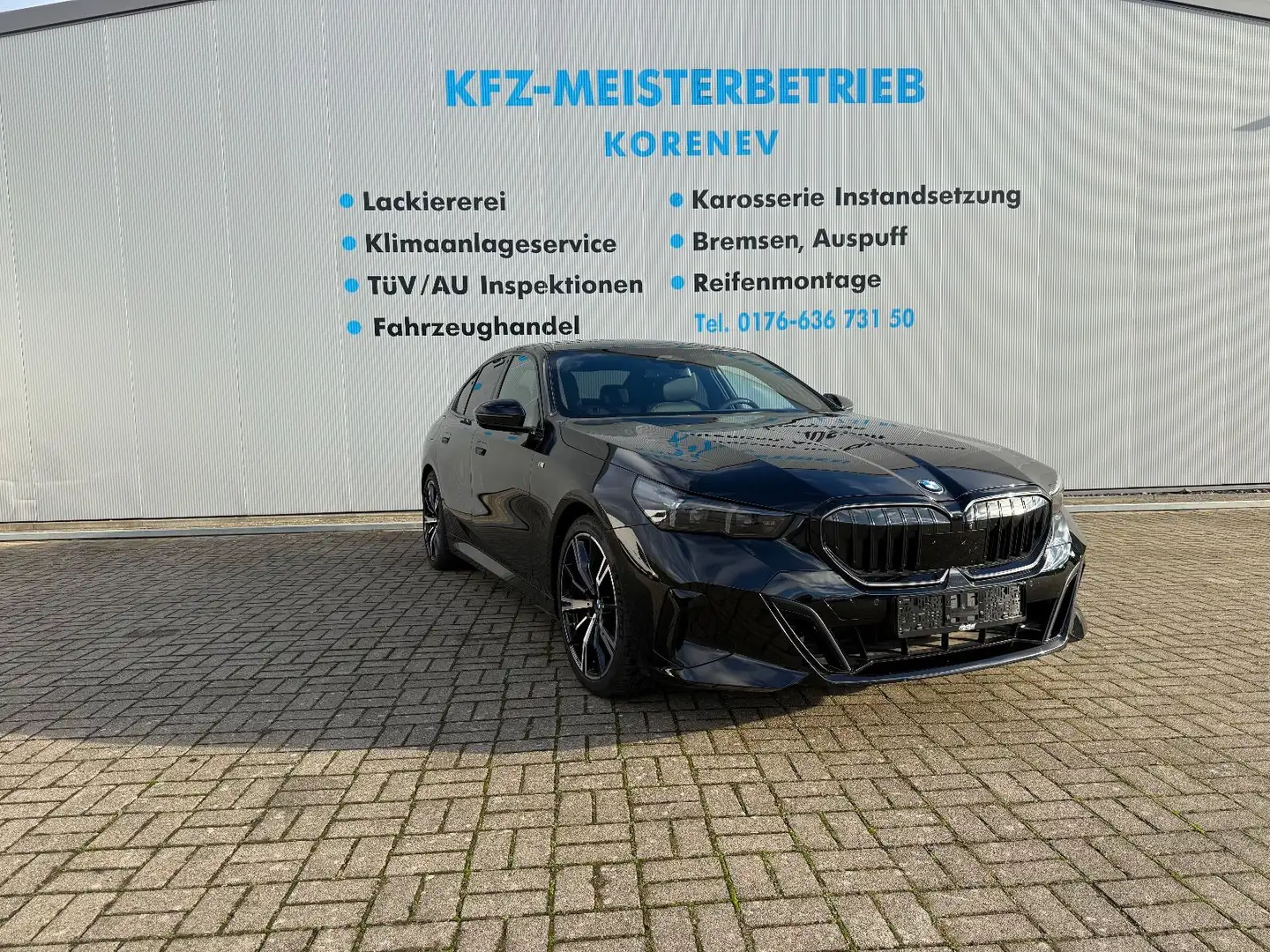 BMW 520 d Navi Leder 360 Panorama AHK Schwarz - 1