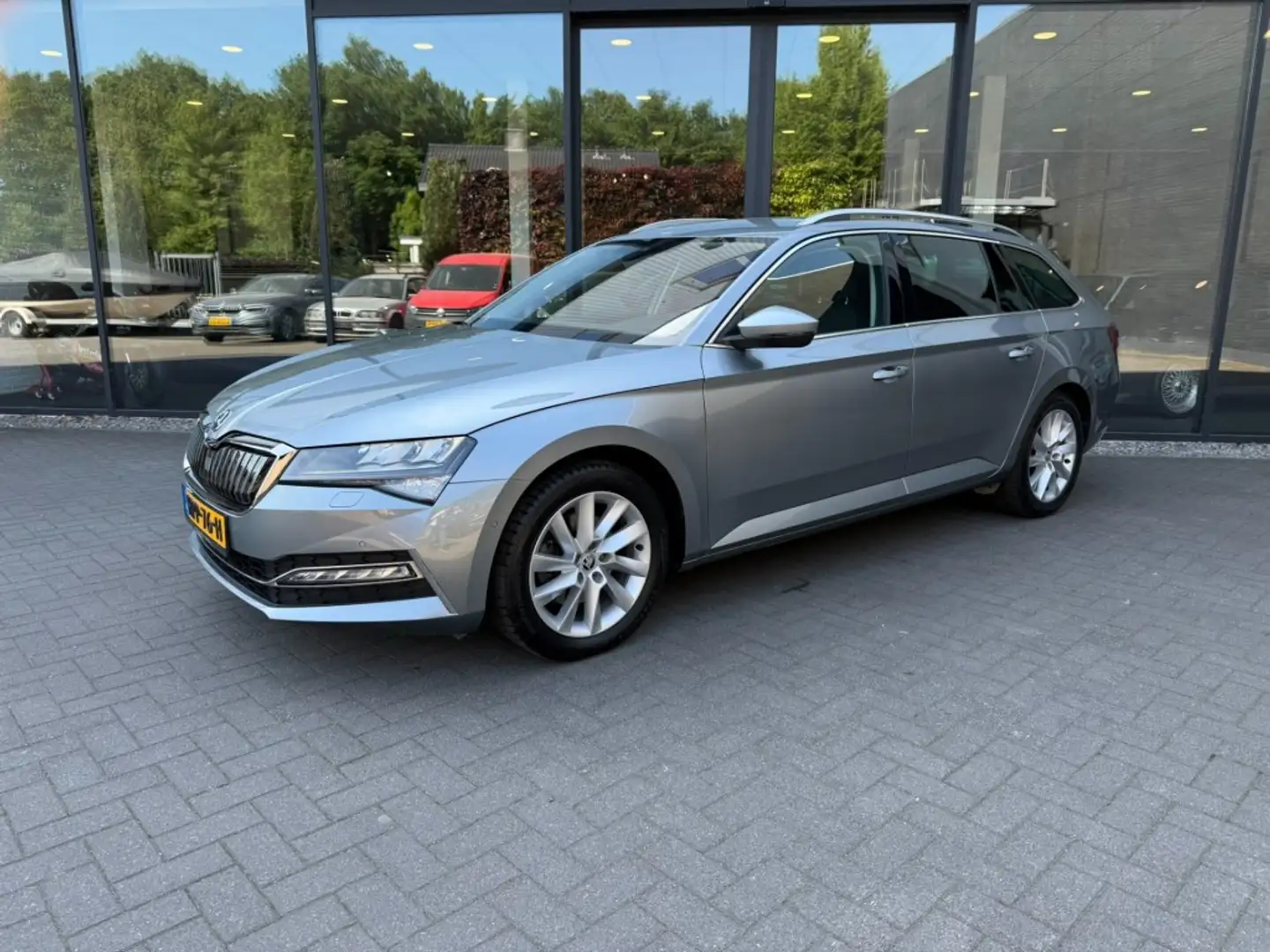 Skoda Superb 1.4 TSI IV Business+,LED,Digi Disp.,NaviPro,Comfor Grau - 1