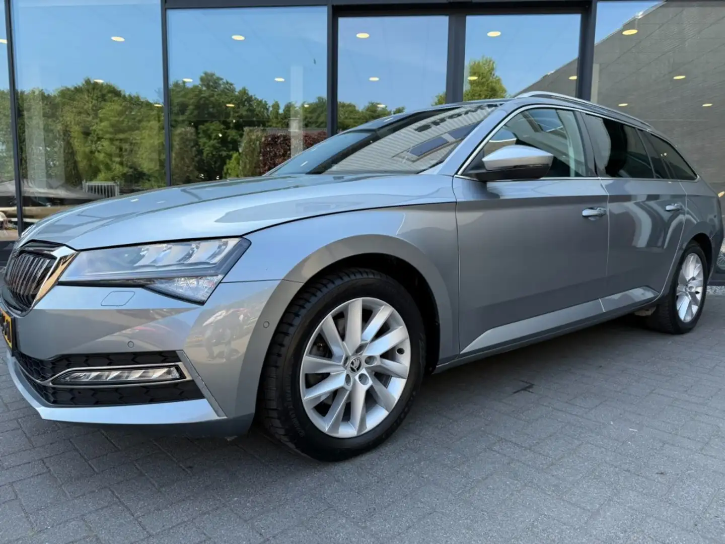 Skoda Superb 1.4 TSI IV Business+,LED,Digi Disp.,NaviPro,Comfor Grau - 2