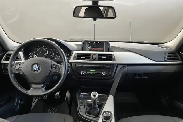 BMW 3 Series view 15