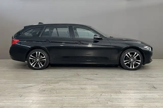 BMW 3 Series view 6