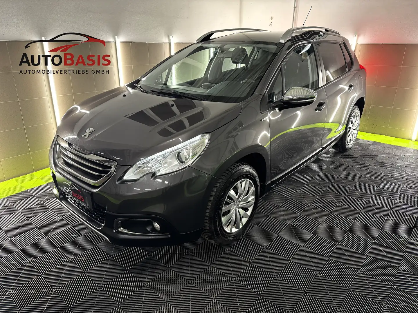 Peugeot 2008 Style 1.6 HDI PDC/Sitzheizung/Tempomat/Klima Grau - 1