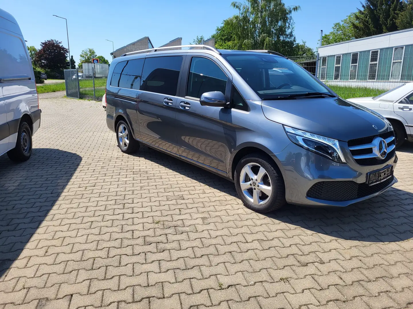 Mercedes-Benz V 250 d extralang 4Matic 9G-TRONIC Šedá - 2