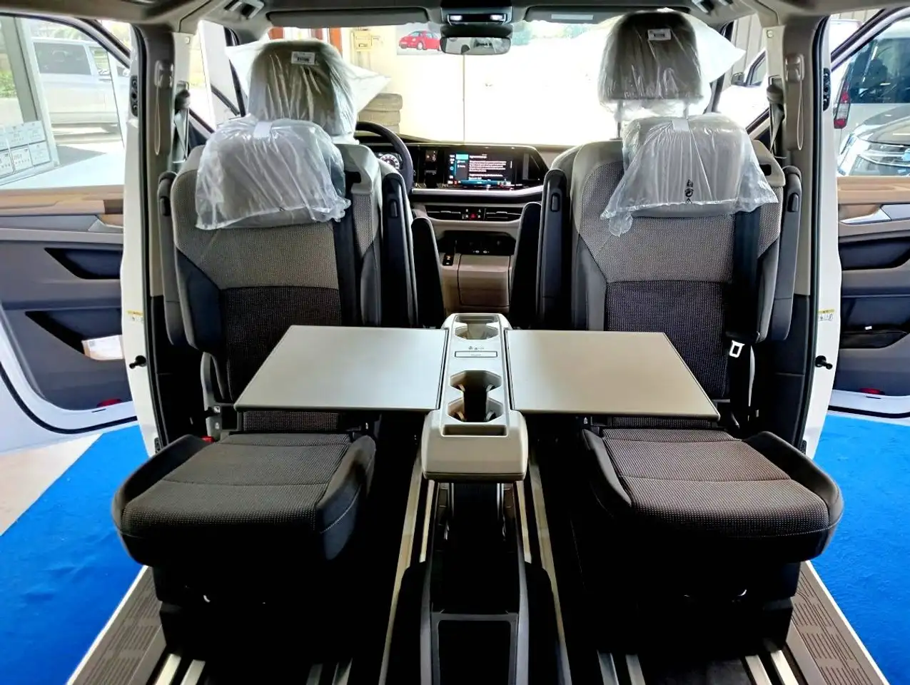 Volkswagen T7 Multivan 2026 — фото 13
