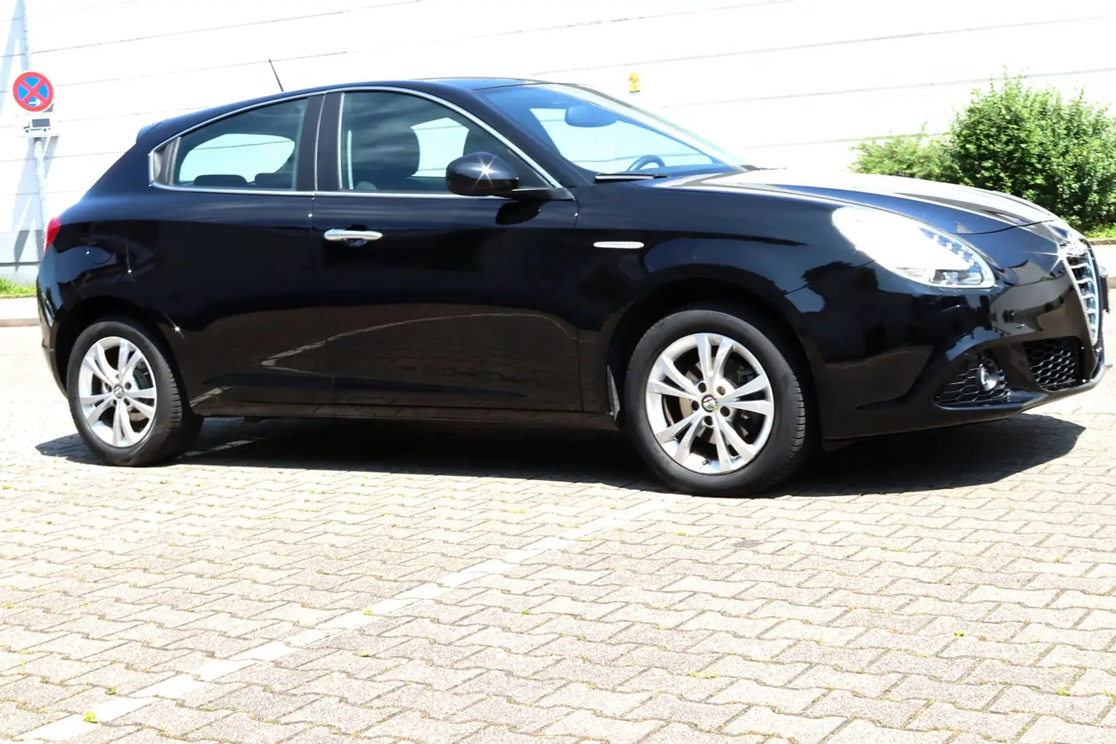 Alfa Romeo Giulietta 1.4 Turbo Turismo PREMIUM-PAKET *1-HAND Schwarz - 2