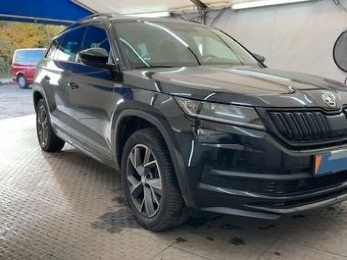 Skoda Kodiaq 2.0 TDI Sportline 4x4 DSG*PANO*360*ACC Schwarz - 2