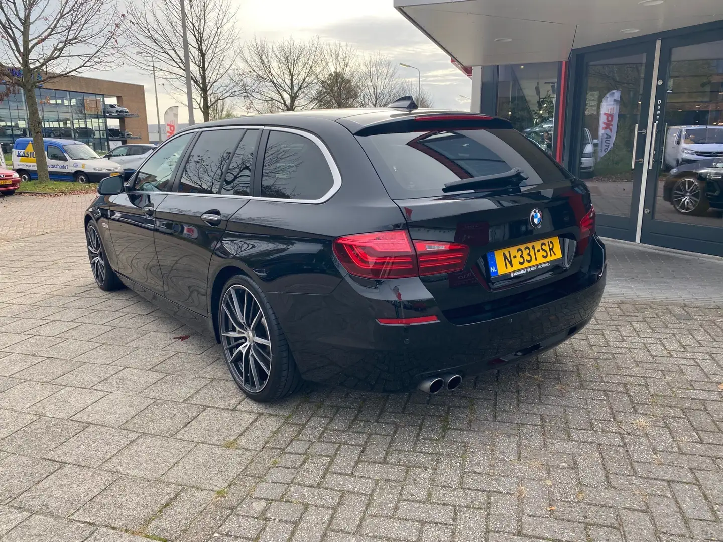 BMW 520 5-serie Touring 520i High Executive | Navi | 19 In Schwarz - 2