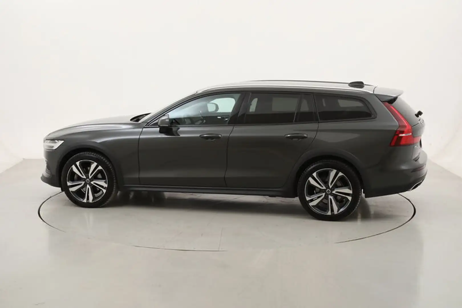Volvo V60 Cross Country B4 Business Pro Geartronic AWD 2.0 Mild Hybrid Gris - 2