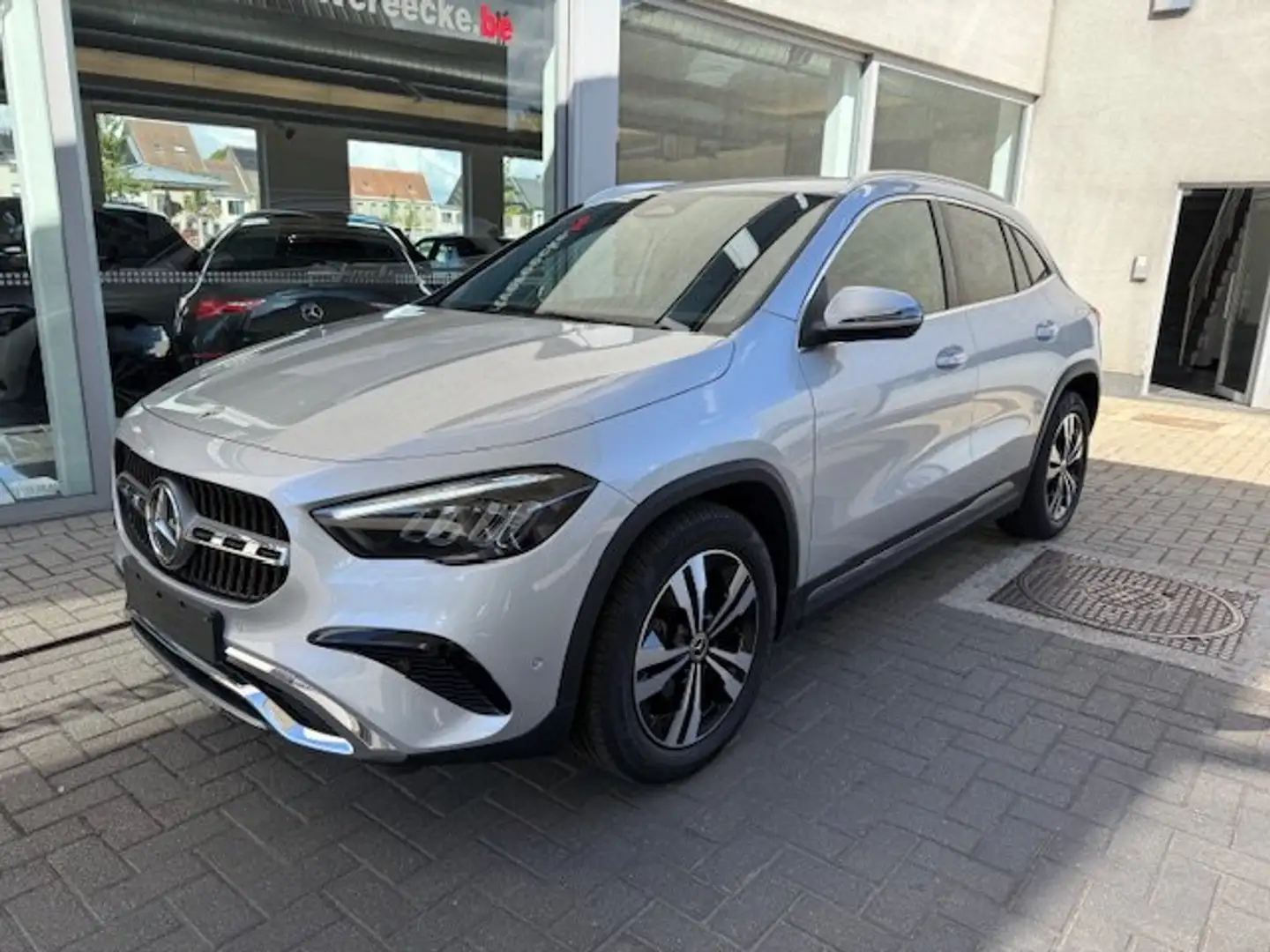 Mercedes-Benz GLA 180 Widescreen-Trekh-Cam-Privacy-Carplay-Sfeer-EasyPak Zilver - 1
