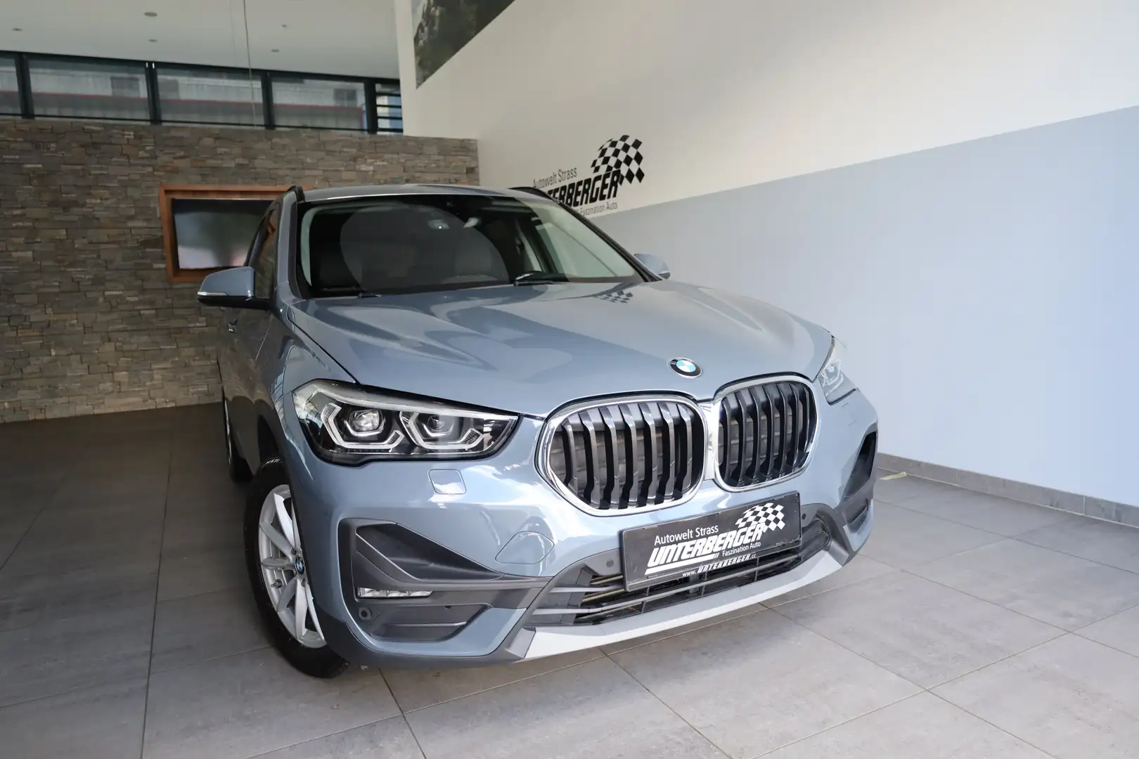 BMW X1 xDrive18d DAB LED RFK Klimaaut. PDC Grau - 2