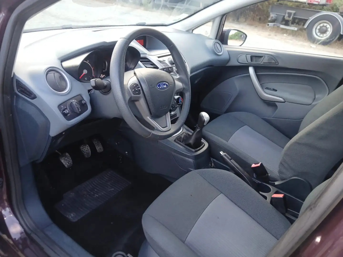 Ford Fiesta Fiesta 1.4 TDCi 68 Titanium + Brun - 2