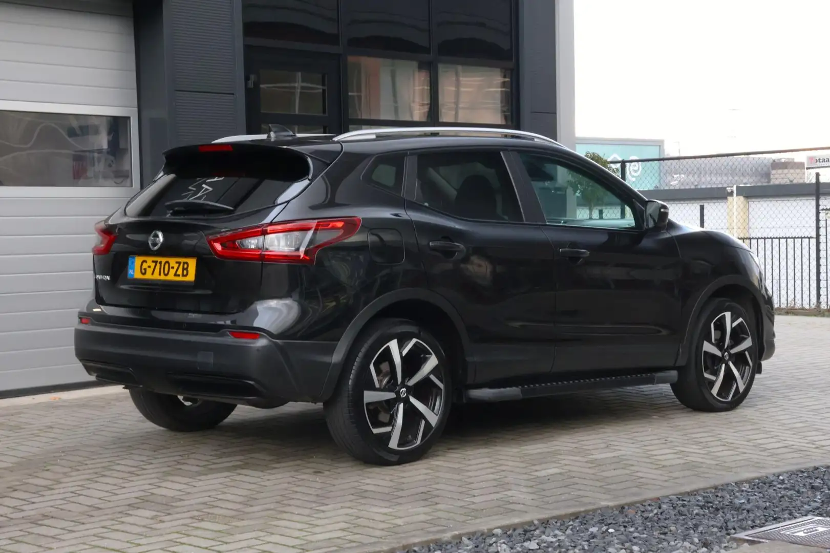 Nissan Qashqai 1.3 DIG-T N-Connecta BLACK | Panorama dak | 360 ca Noir - 2
