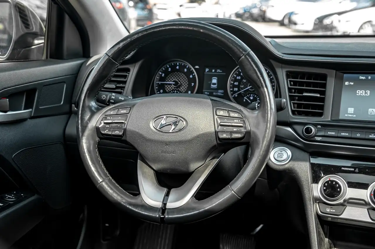 Hyundai ELANTRA снимка Hyundai ELANTRA