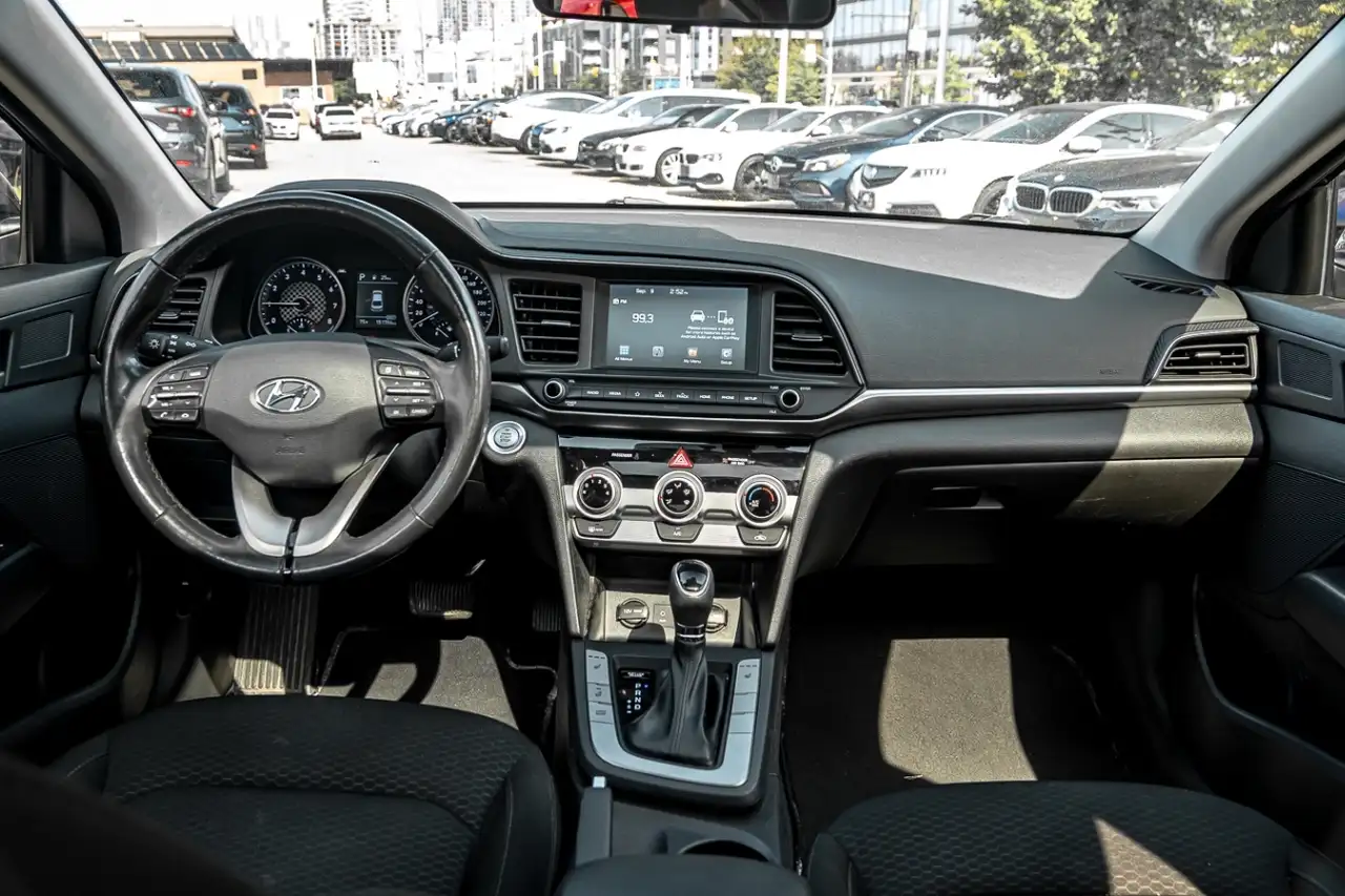 Hyundai ELANTRA снимка Hyundai ELANTRA