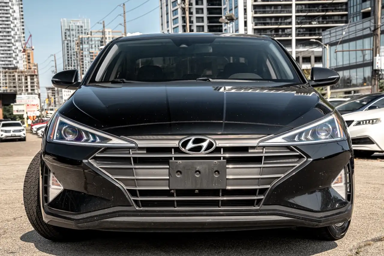 Hyundai ELANTRA снимка Hyundai ELANTRA