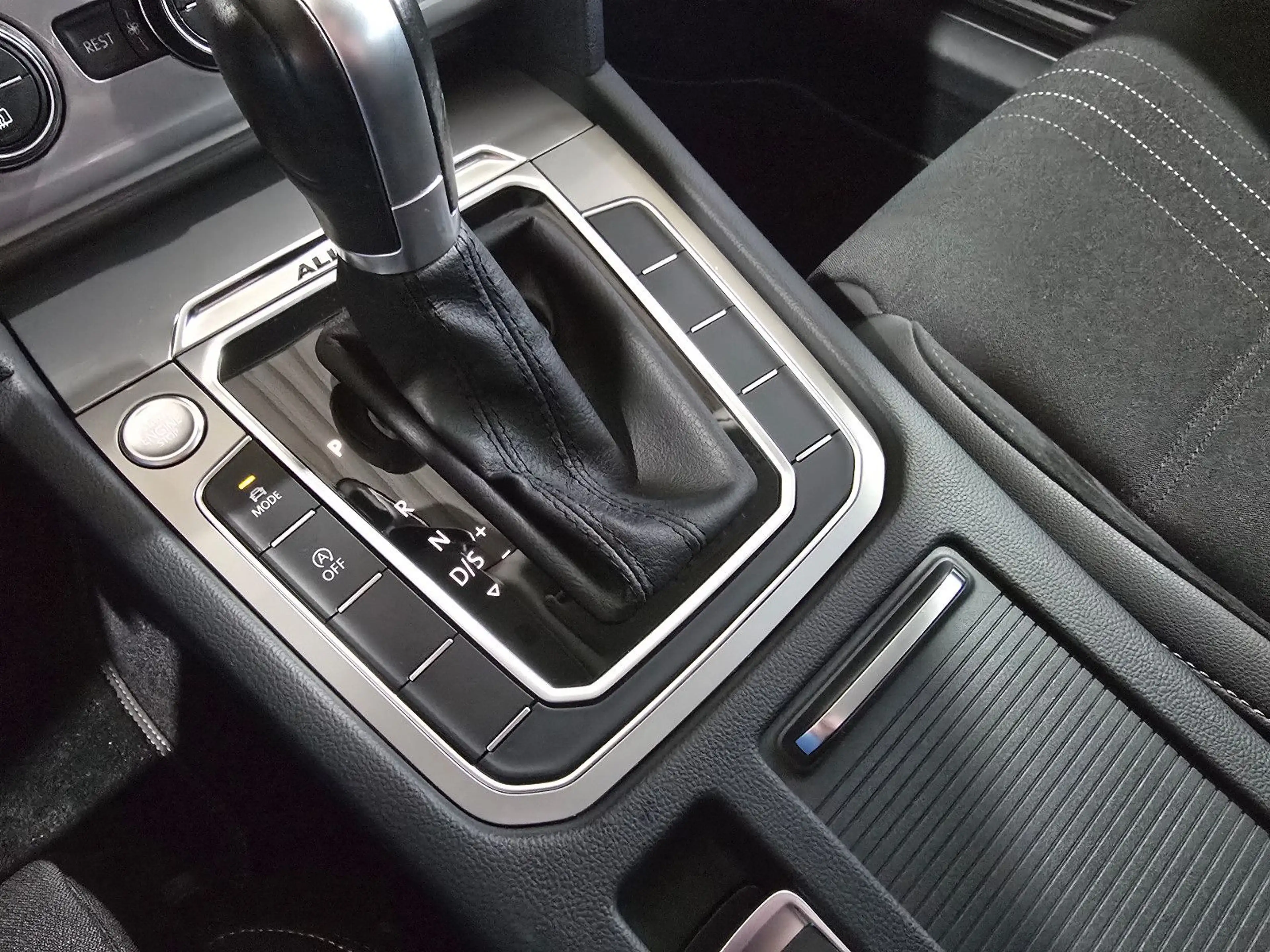 Volkswagen Passat Alltrack 4Motion+AHK+ACC+NAVI+LED — photo 13