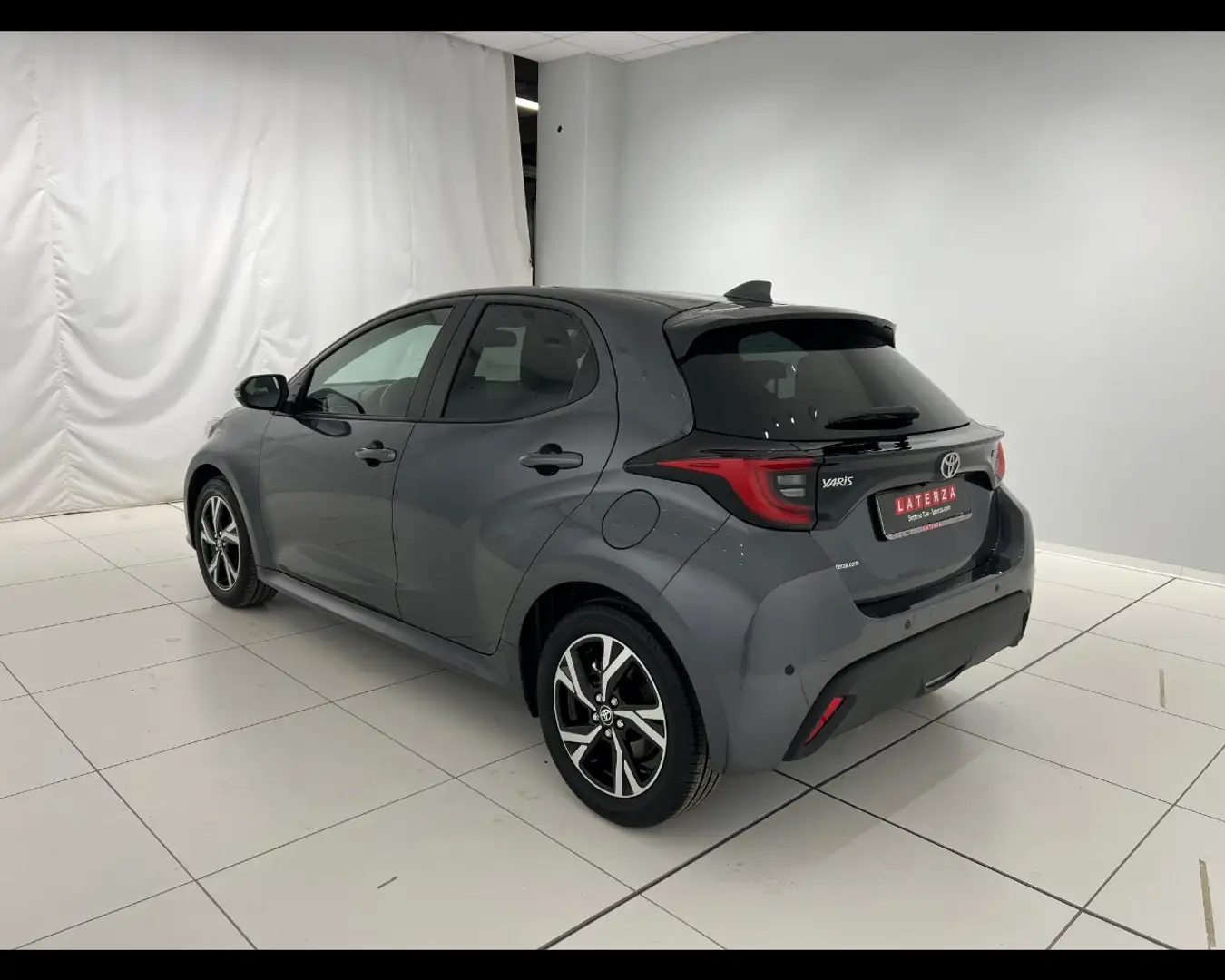Toyota Yaris 1.5 Hybrid Trend Grigio - 2
