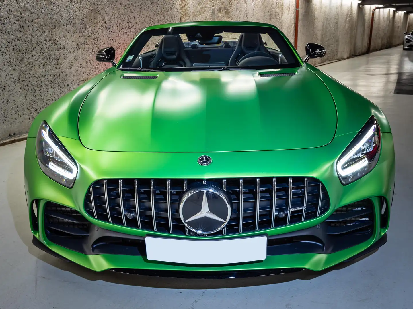 Mercedes-Benz AMG GT R Roadster V8 4.0 585 - 1 of 750 Vert - 2