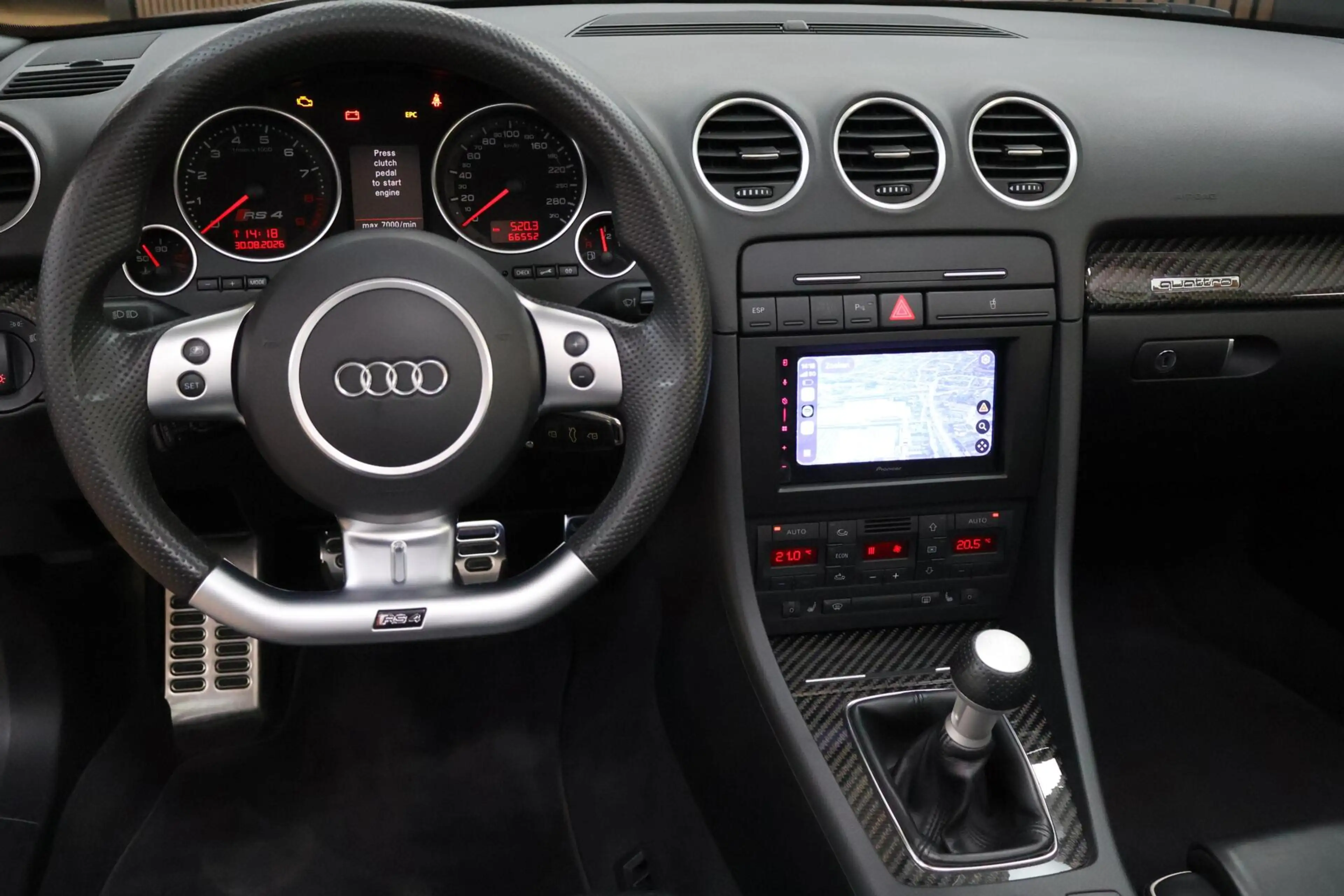 Audi RS4 4.2 V8 RS 4 quattro — photo 12