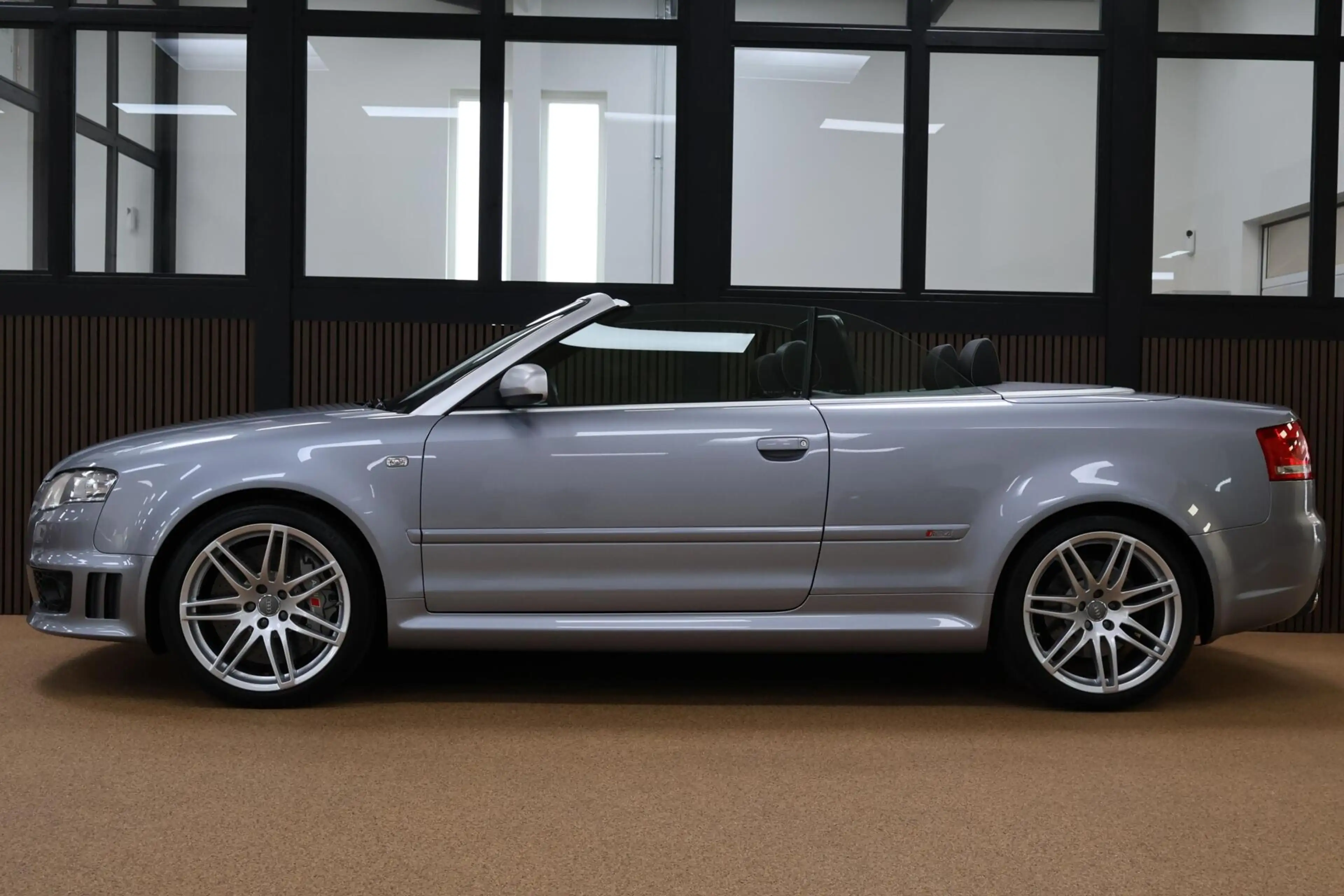 Audi RS4 4.2 V8 RS 4 quattro — photo 11
