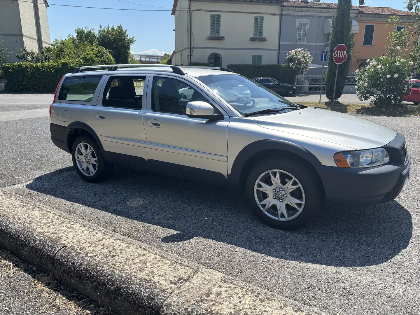 Volvo XC70 2.4 d5 Momentum awd 185cv - 2