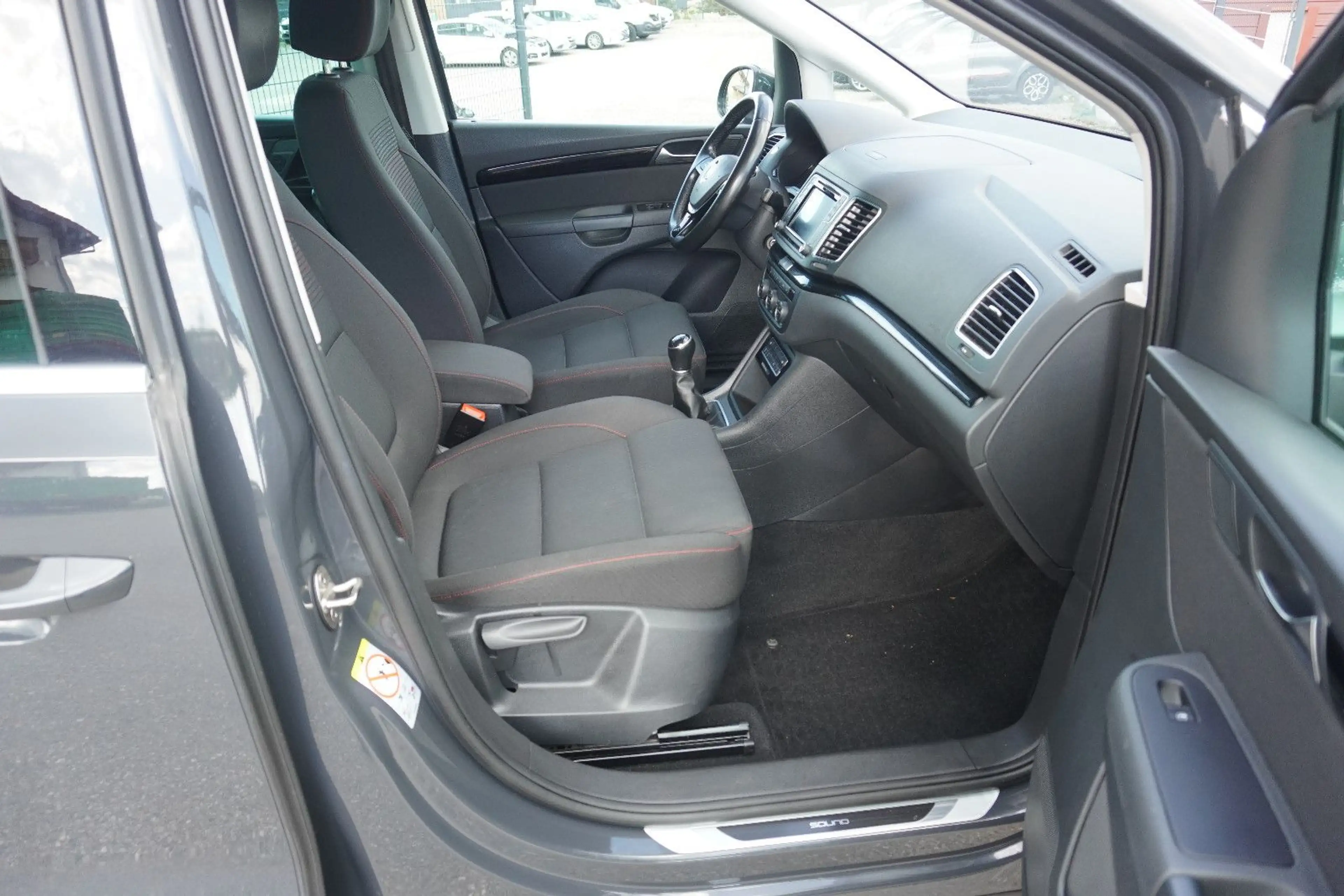 Volkswagen Sharan Sound AHK el.Schiebetüren AppLink 1.Hand — photo 11