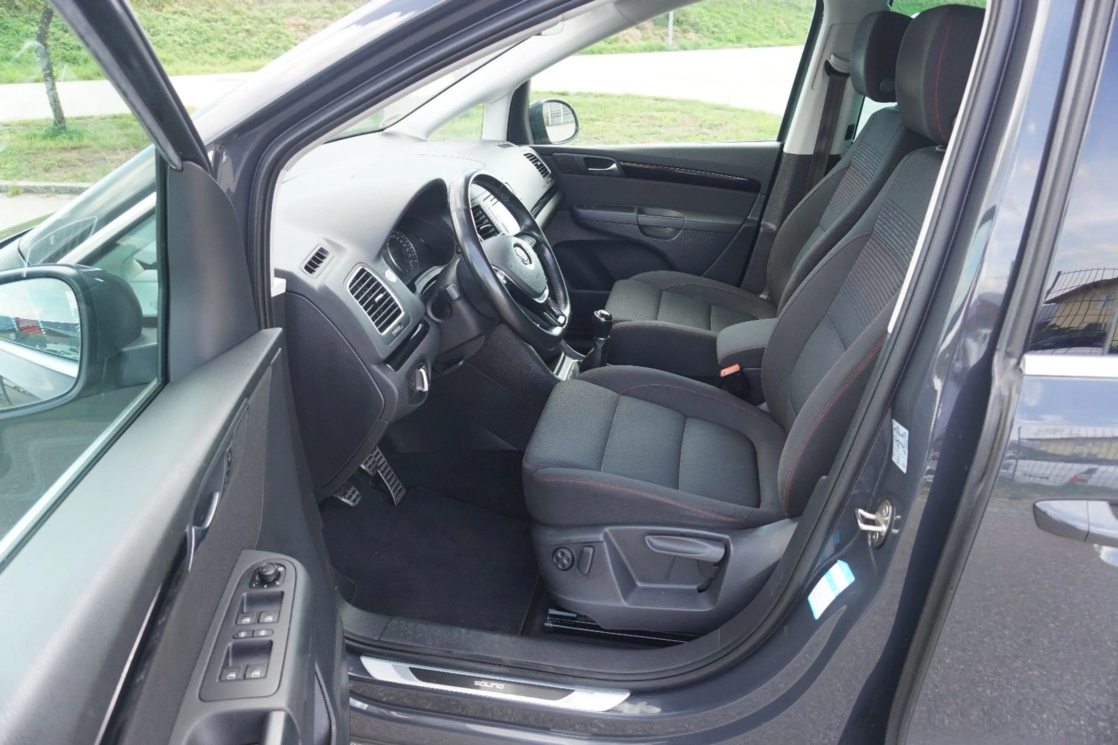 Volkswagen Sharan Sound AHK el.Schiebetüren AppLink 1.Hand — photo 10