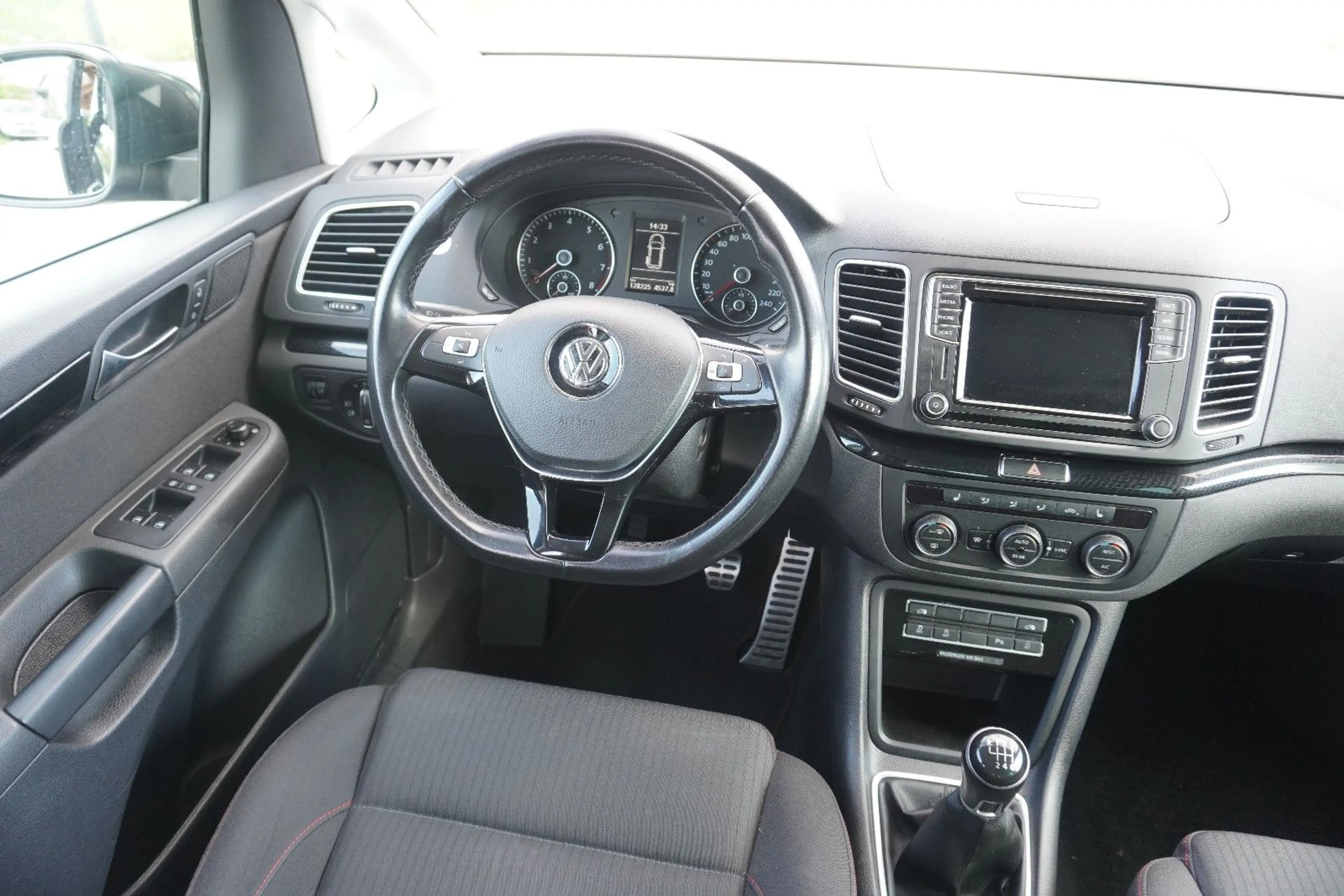 Volkswagen Sharan Sound AHK el.Schiebetüren AppLink 1.Hand — photo 9