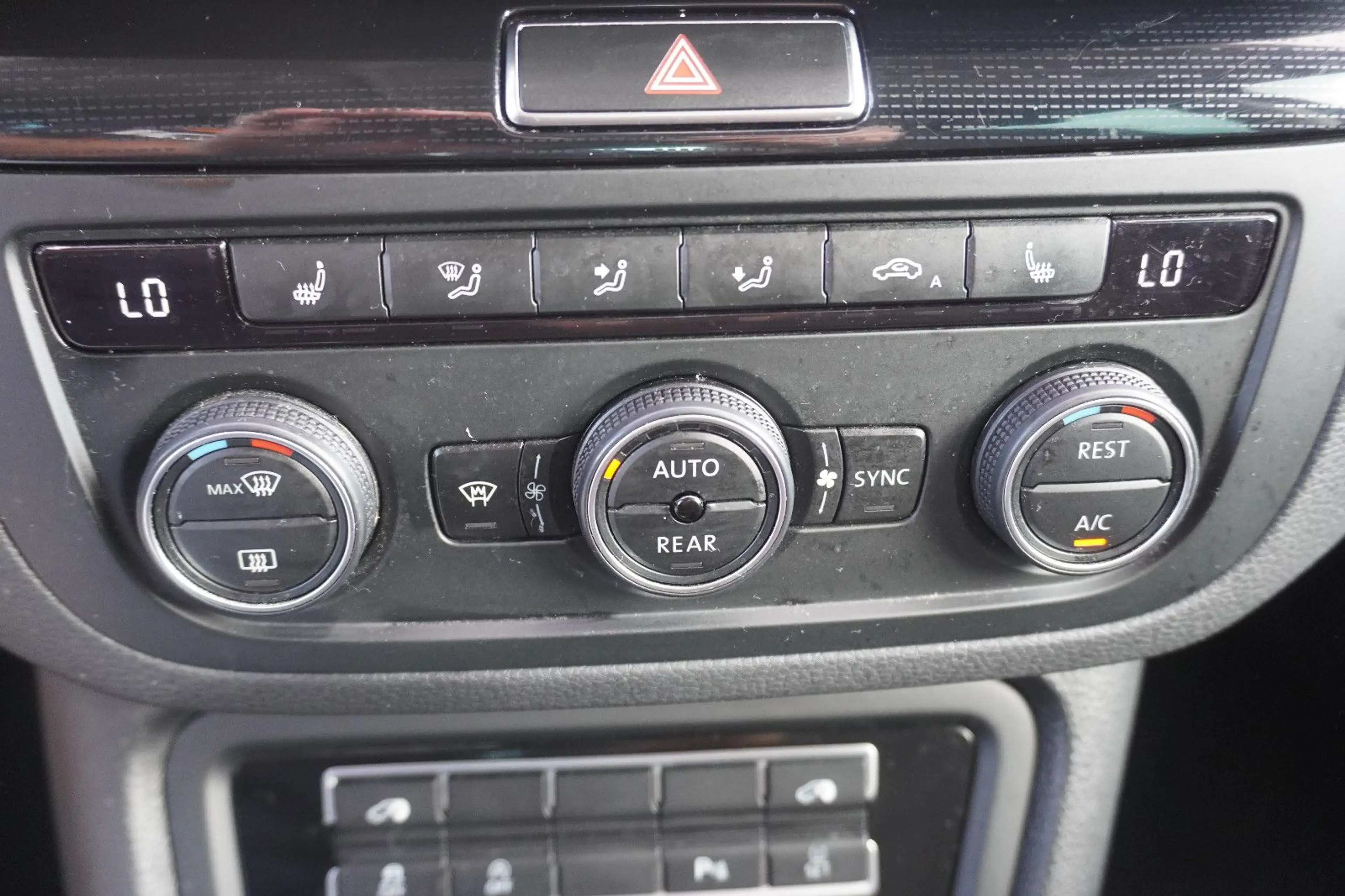 Volkswagen Sharan Sound AHK el.Schiebetüren AppLink 1.Hand — photo 14