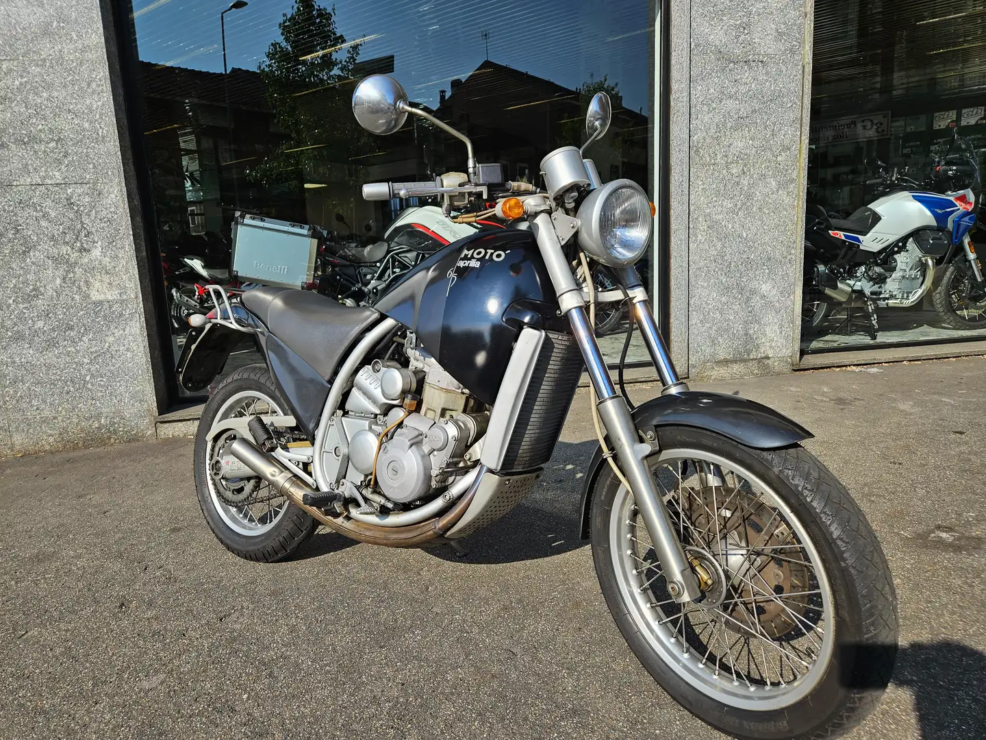 Aprilia Moto 6.5 Negru - 2