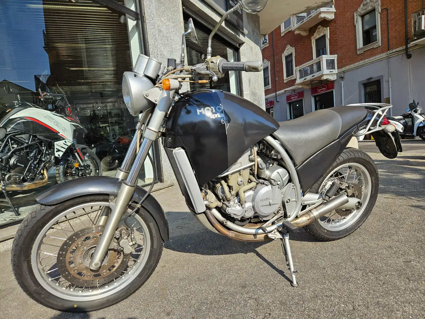 Aprilia Moto 6.5 Negru - 1