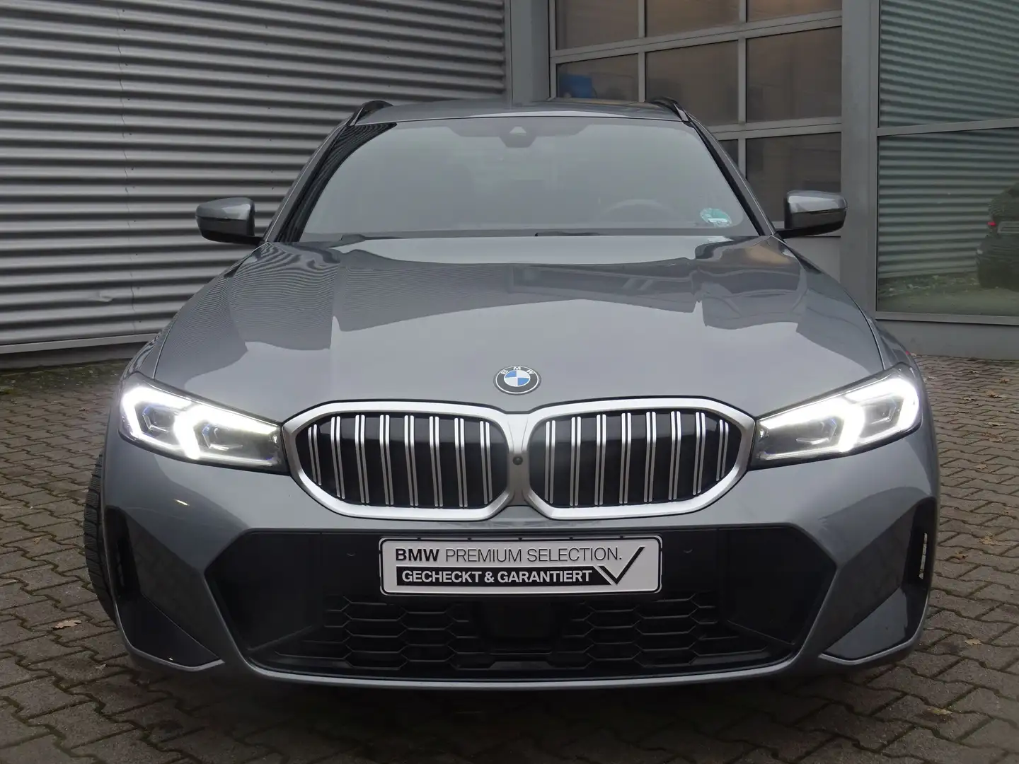 BMW 330 d xDrive Tour M Sport ACC HiFi DriveAssi 360° Grau - 2