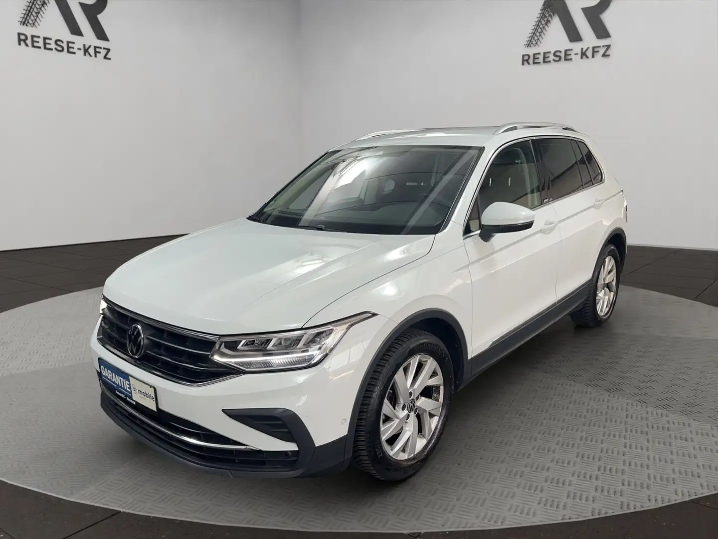 Volkswagen Tiguan Move SHZ PDC LED Navi DAB Weiß - 1