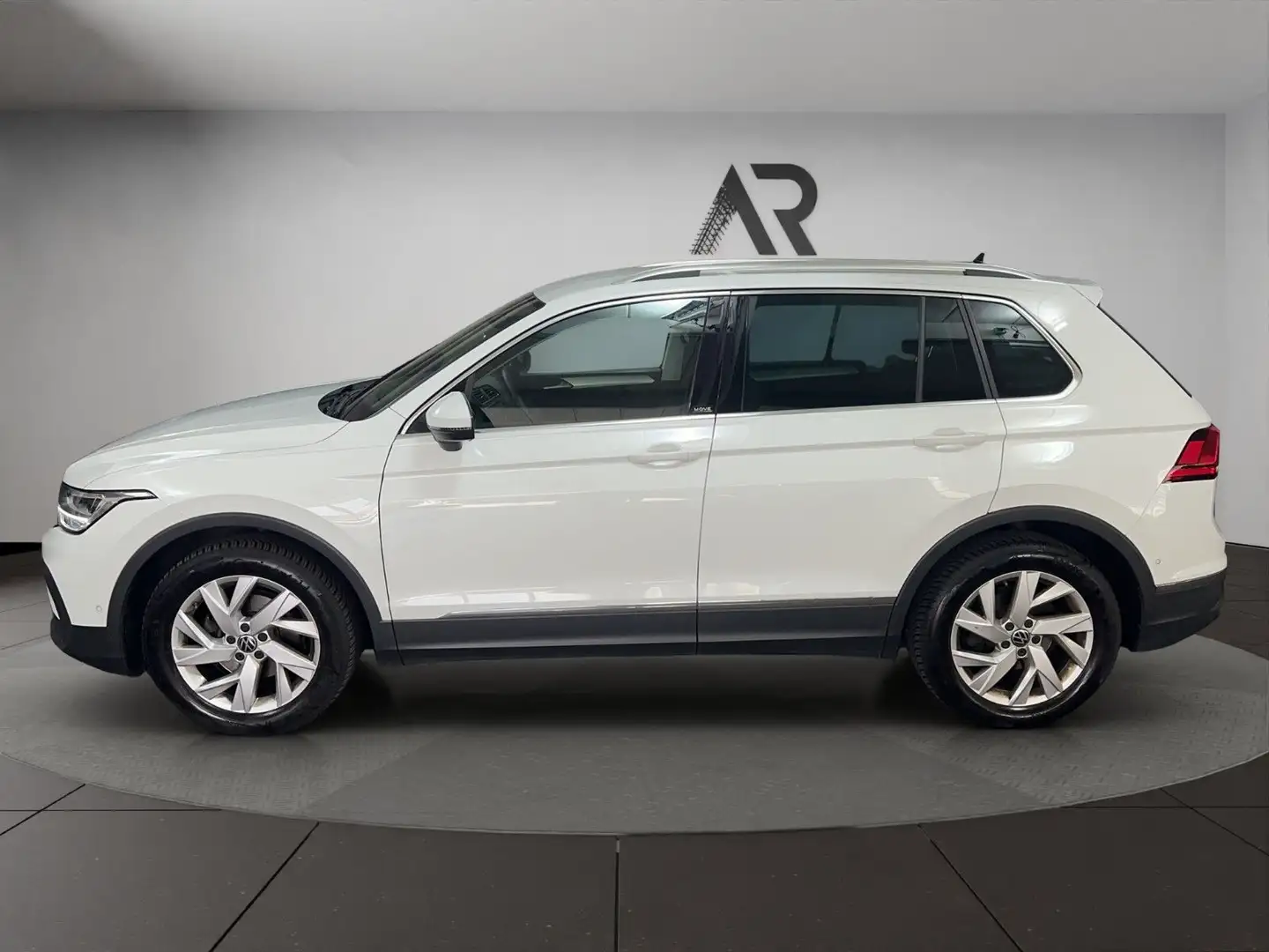 Volkswagen Tiguan Move SHZ PDC LED Navi DAB Weiß - 2