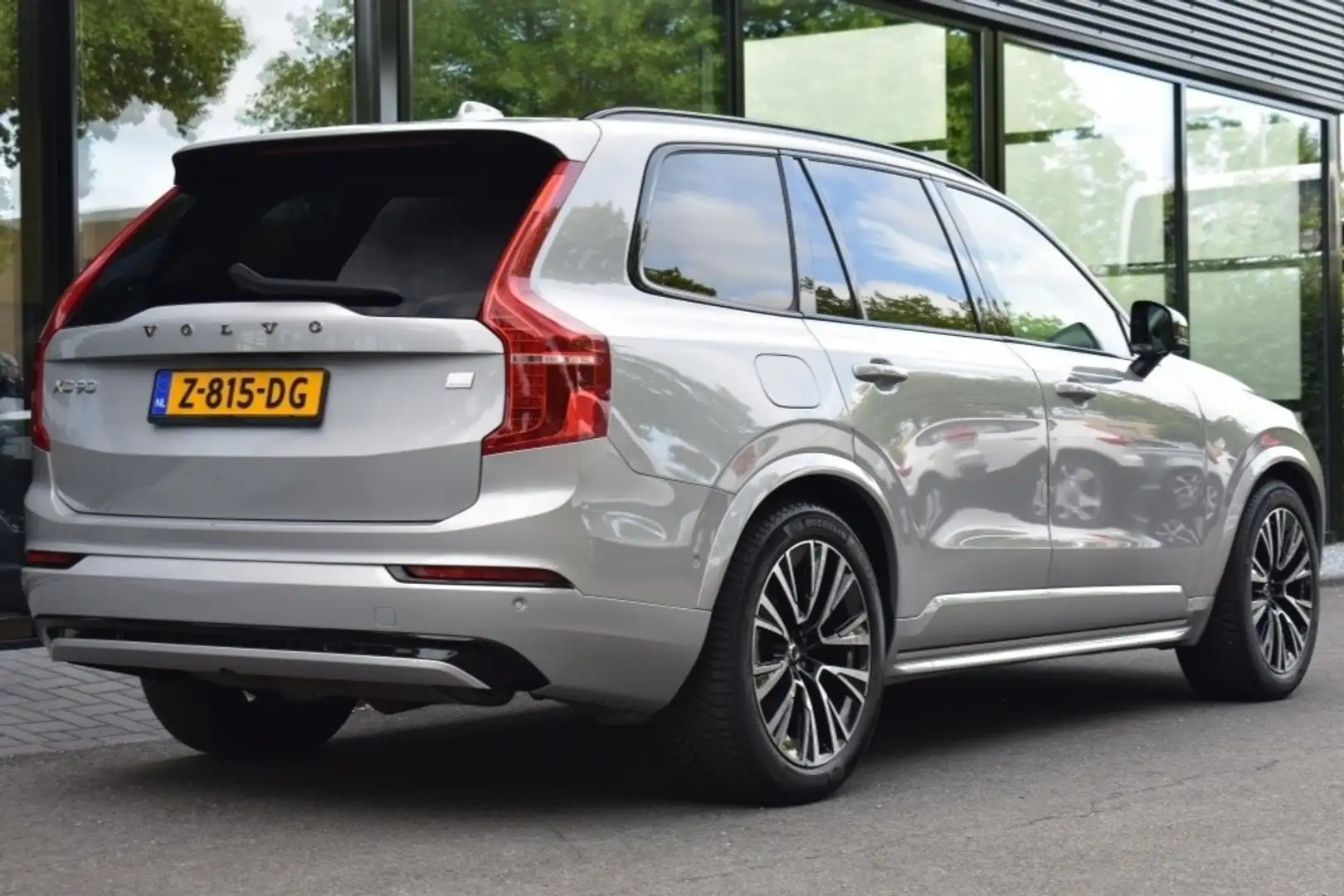 Volvo XC90 T8 455pk AWD Ultimate Dark | Luchtvering | Trekhaa Gris - 2