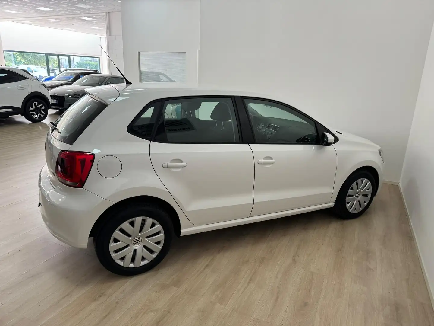 Volkswagen Polo 5p 1.2 70cv **** NEOPATENTATI**** Bianco - 2