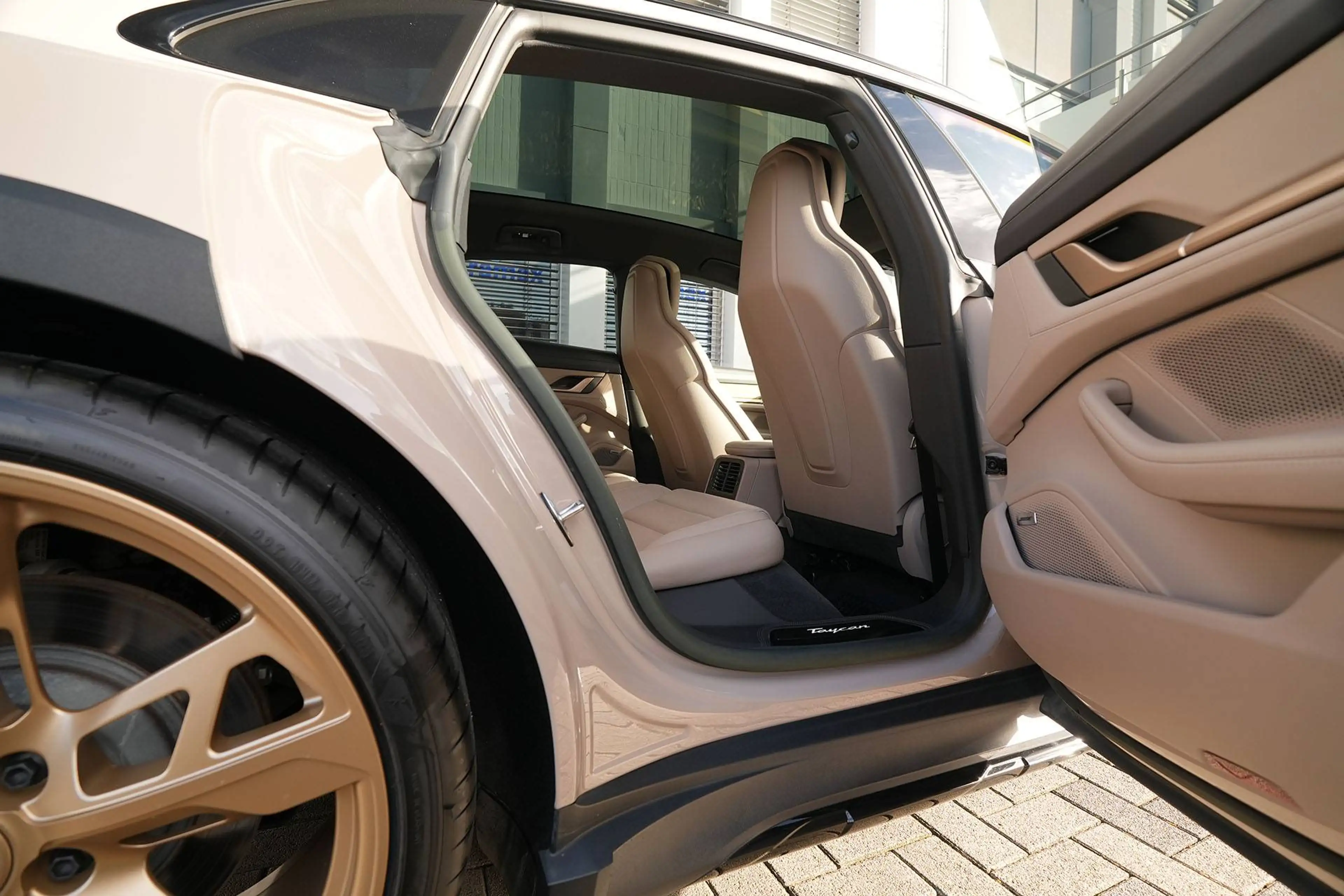Porsche Taycan Taycan 4S Cross Turismo COFFEEBEIGE-LEDER BEIGE — photo 8