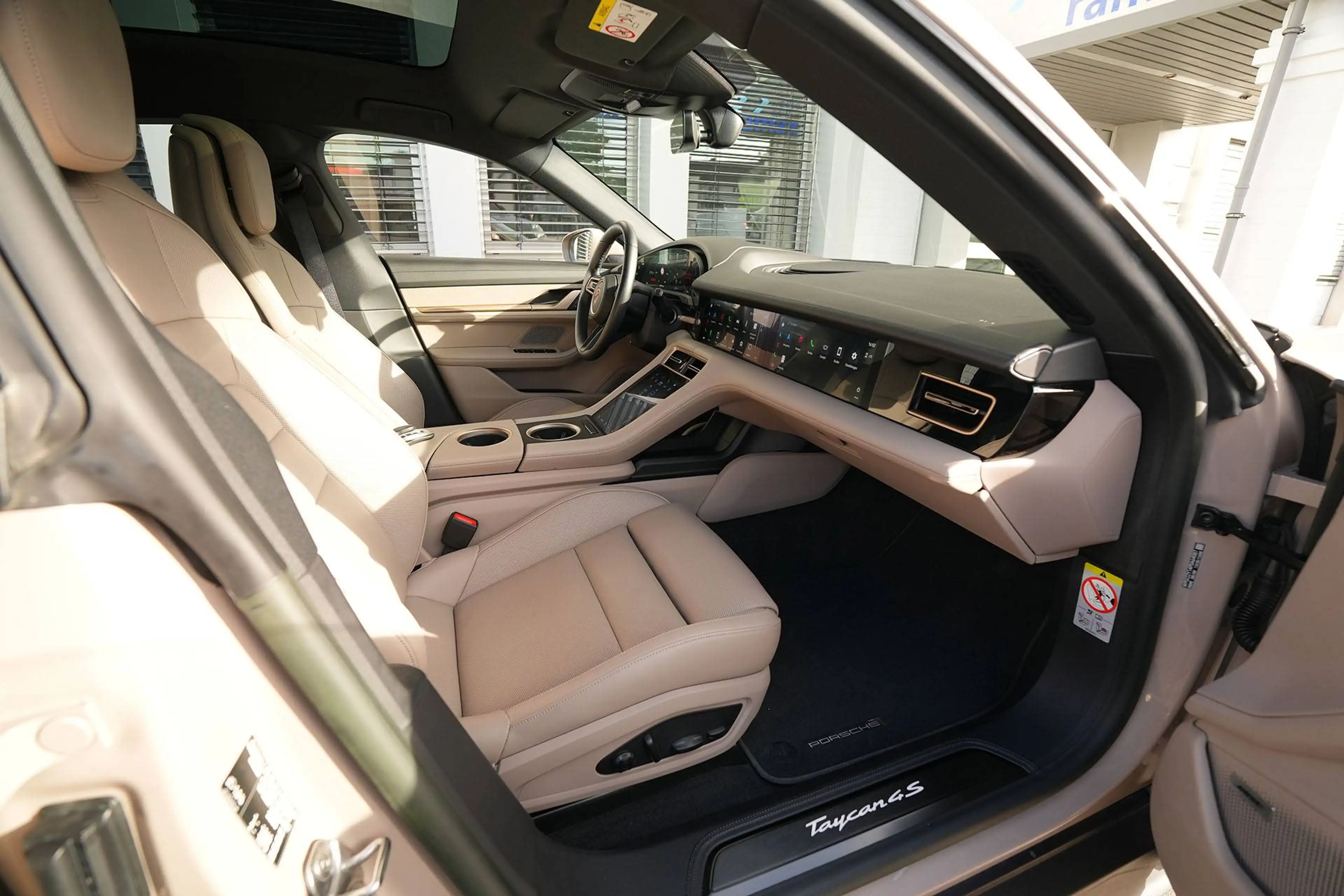 Porsche Taycan Taycan 4S Cross Turismo COFFEEBEIGE-LEDER BEIGE — photo 3