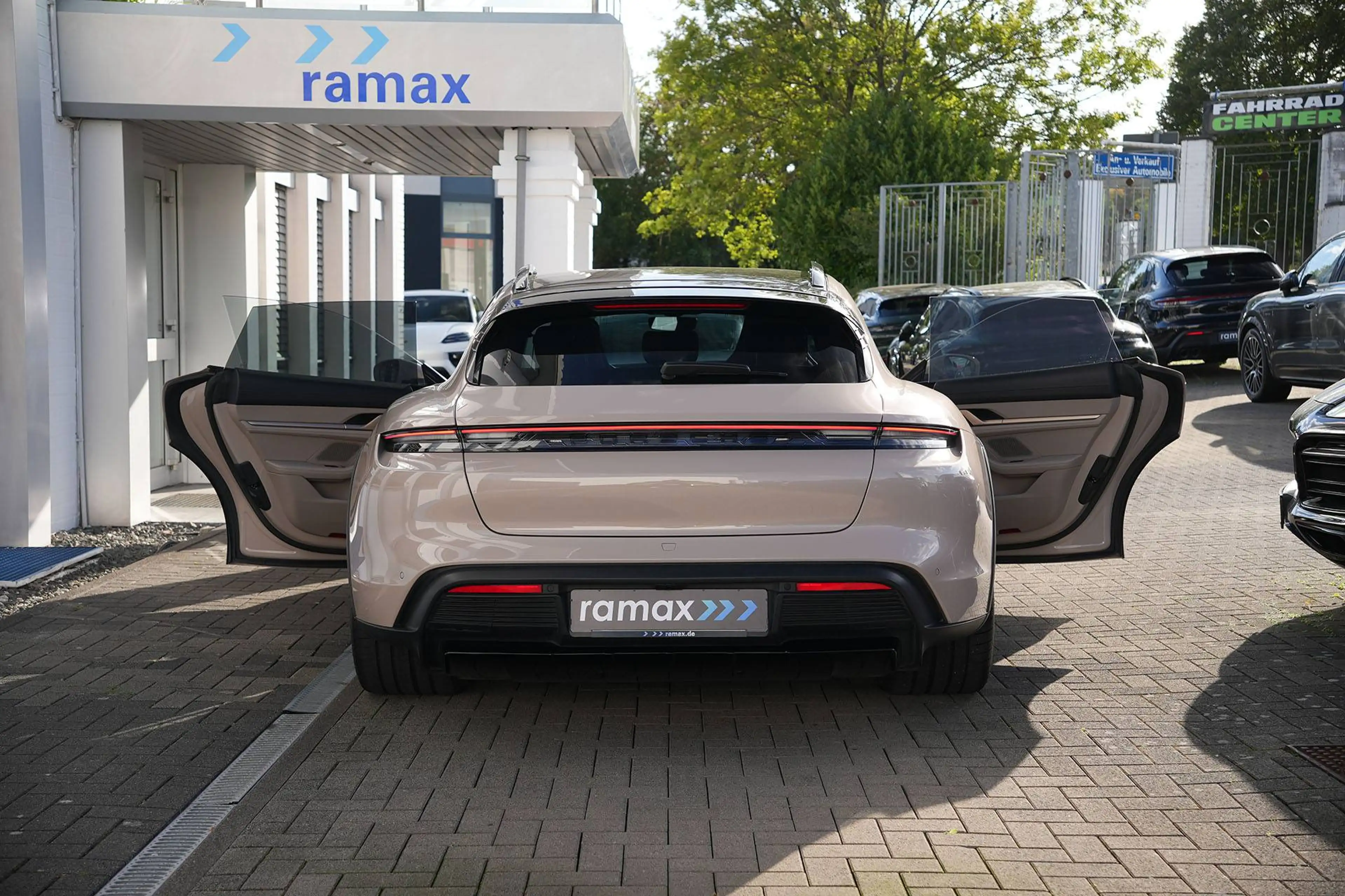 Porsche Taycan Taycan 4S Cross Turismo COFFEEBEIGE-LEDER BEIGE — photo 7