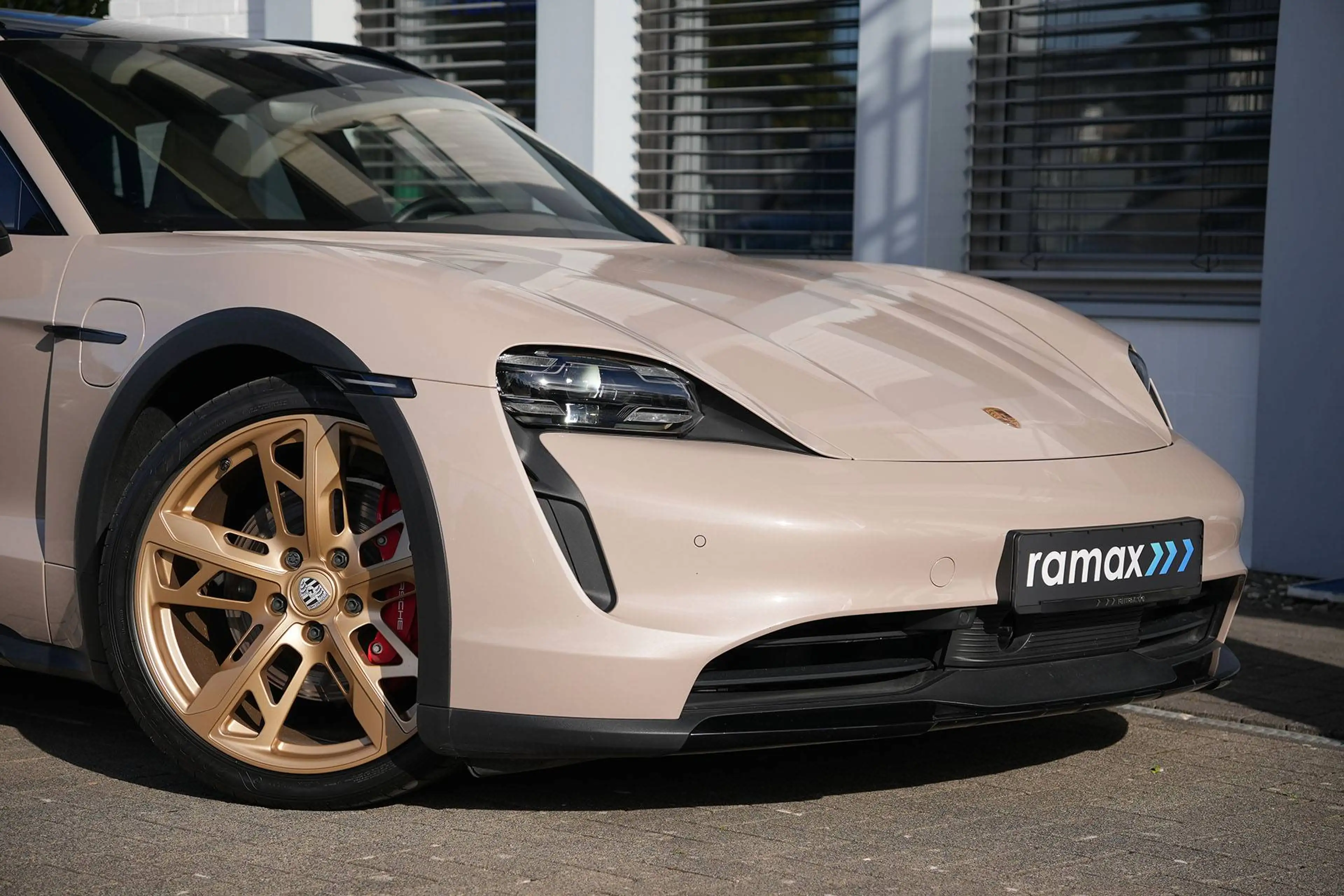 Porsche Taycan Taycan 4S Cross Turismo COFFEEBEIGE-LEDER BEIGE — photo 48