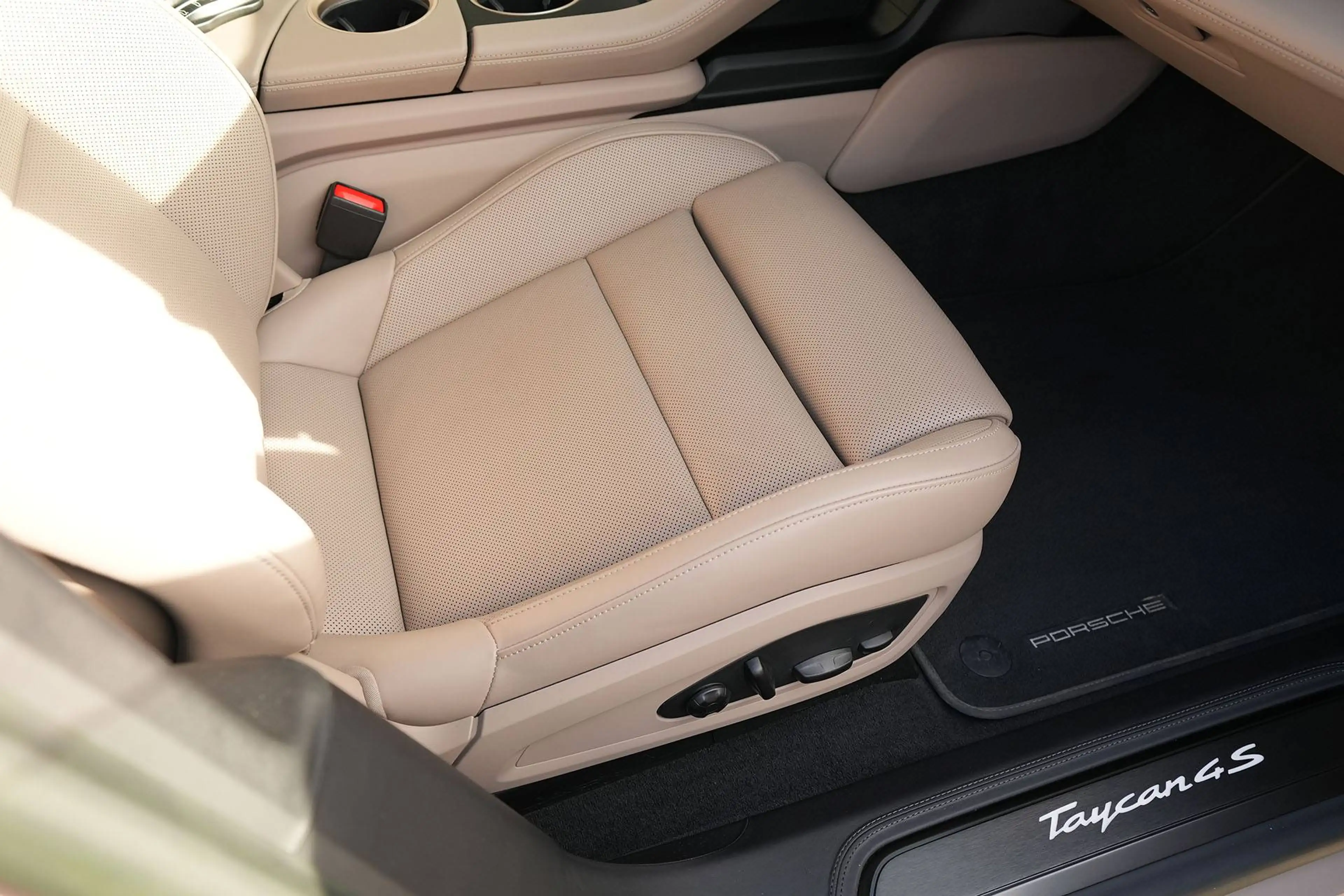 Porsche Taycan Taycan 4S Cross Turismo COFFEEBEIGE-LEDER BEIGE — photo 36
