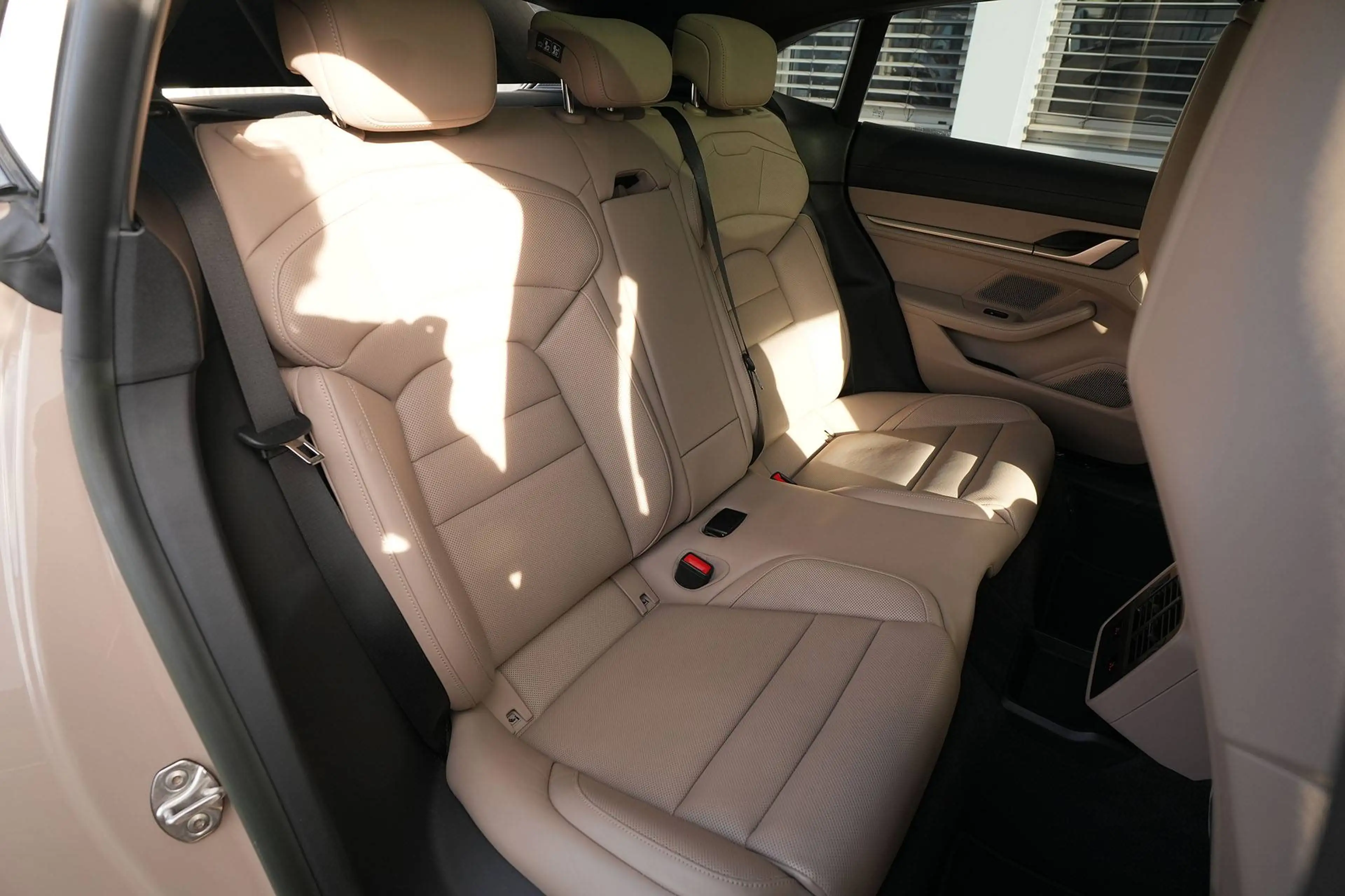 Porsche Taycan Taycan 4S Cross Turismo COFFEEBEIGE-LEDER BEIGE — photo 44