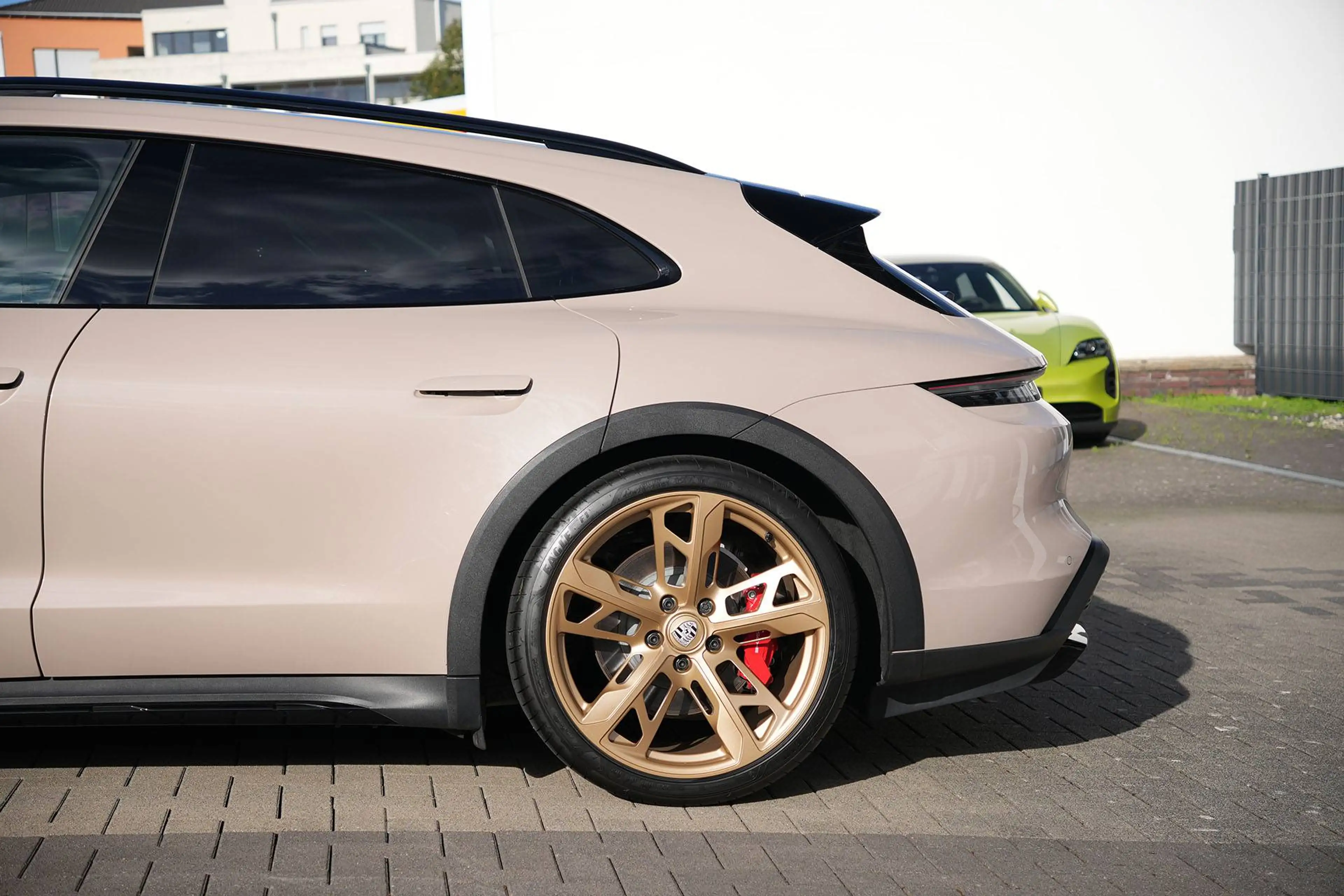 Porsche Taycan Taycan 4S Cross Turismo COFFEEBEIGE-LEDER BEIGE — photo 17