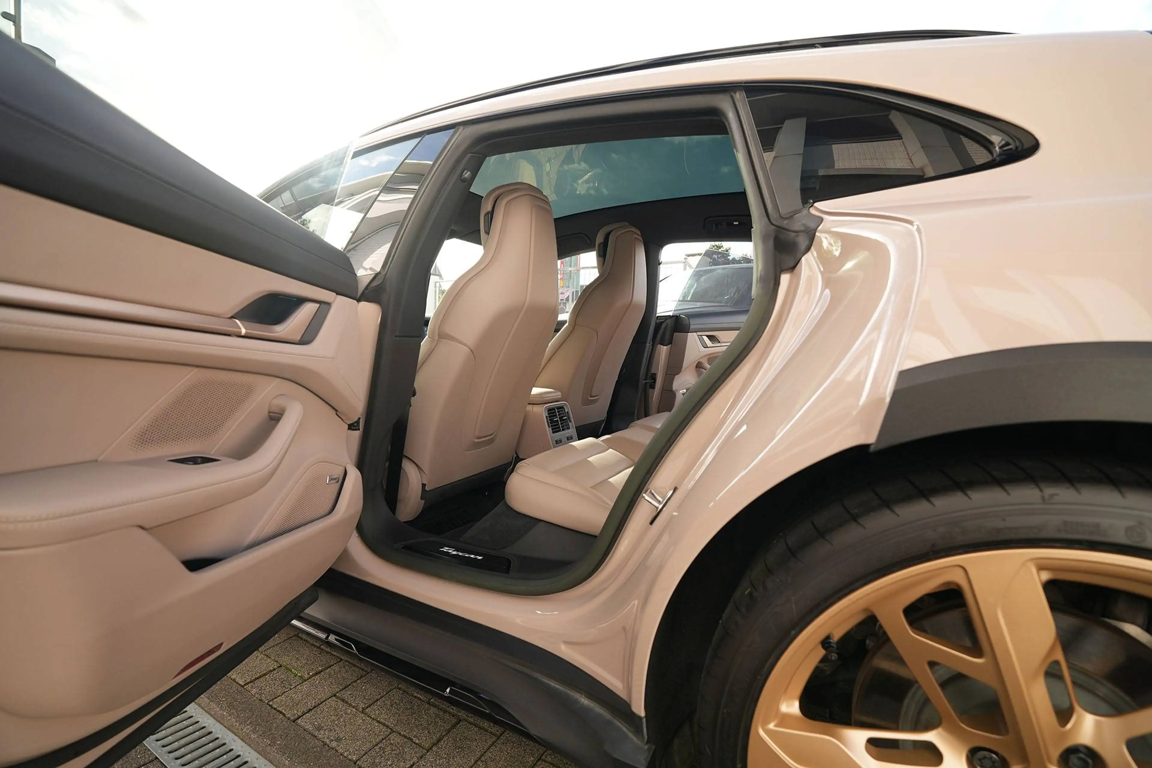 Porsche Taycan Taycan 4S Cross Turismo COFFEEBEIGE-LEDER BEIGE — photo 10