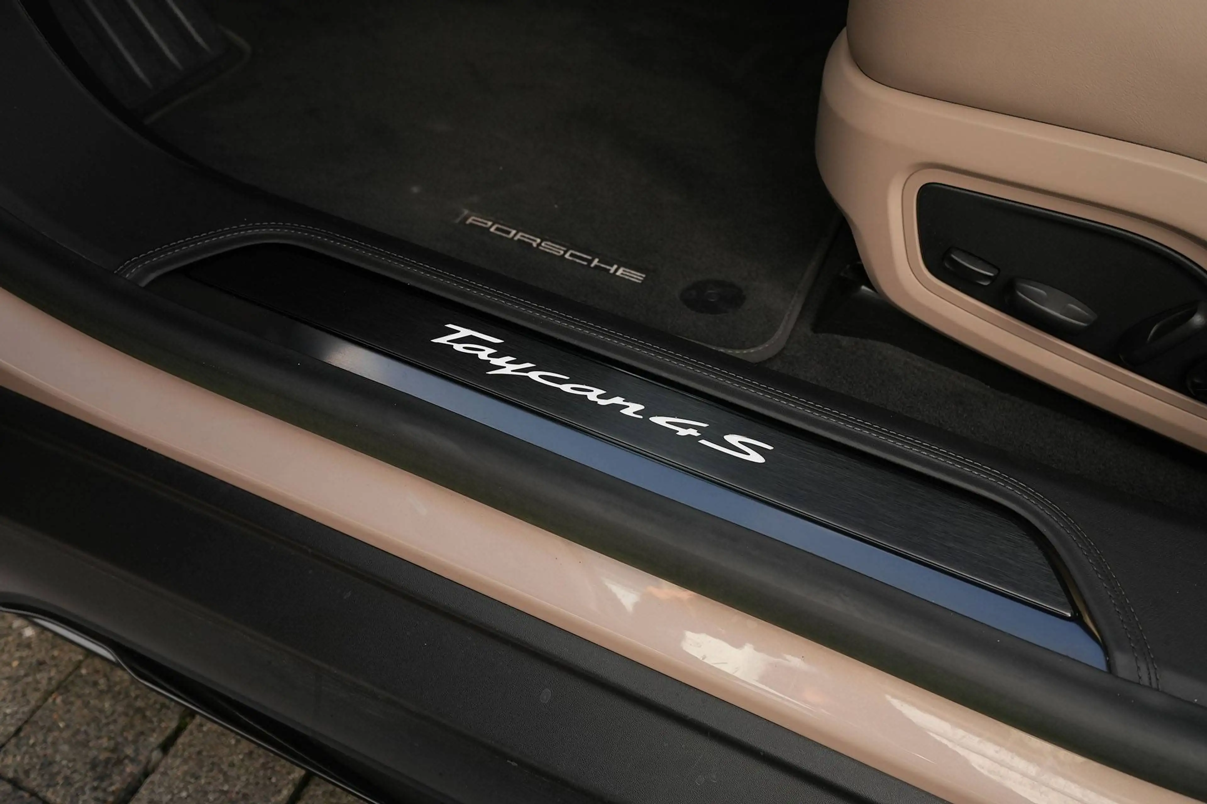 Porsche Taycan Taycan 4S Cross Turismo COFFEEBEIGE-LEDER BEIGE — photo 9