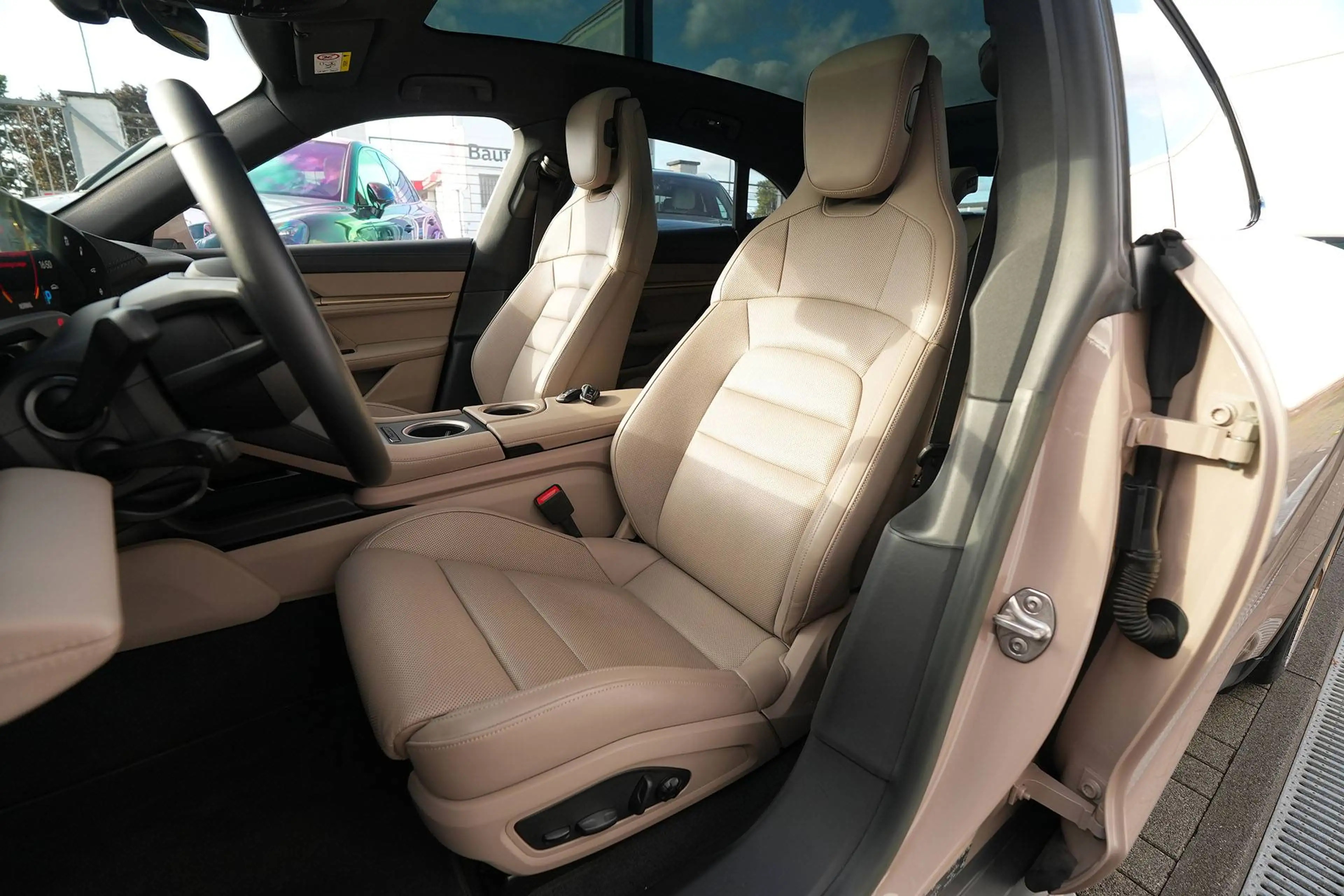 Porsche Taycan Taycan 4S Cross Turismo COFFEEBEIGE-LEDER BEIGE — photo 2