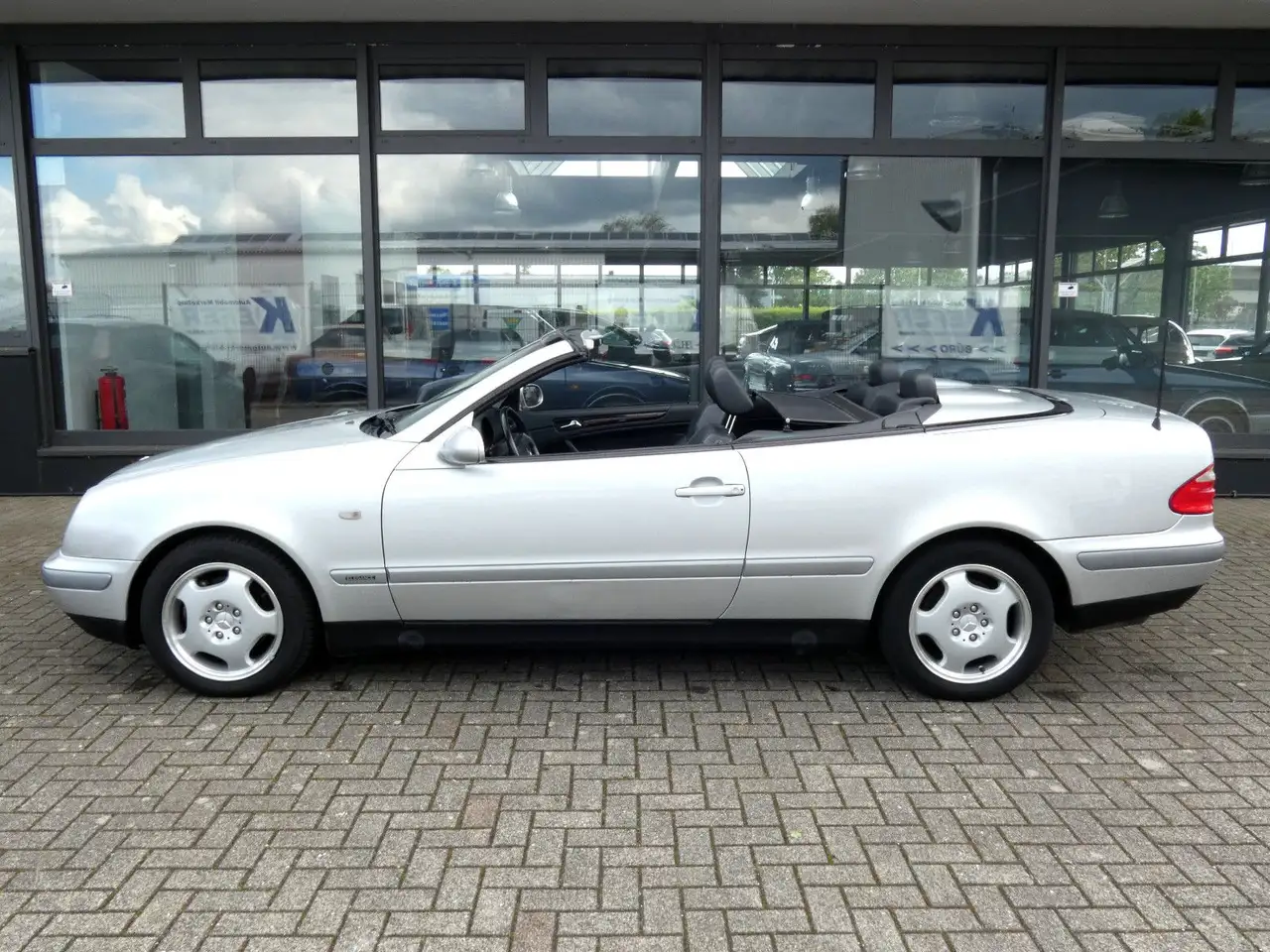 Mercedes-Benz CLK 230 Cabrio KOMPRESSOR ELEGANCE*Leder*1.Hand*, foto 3