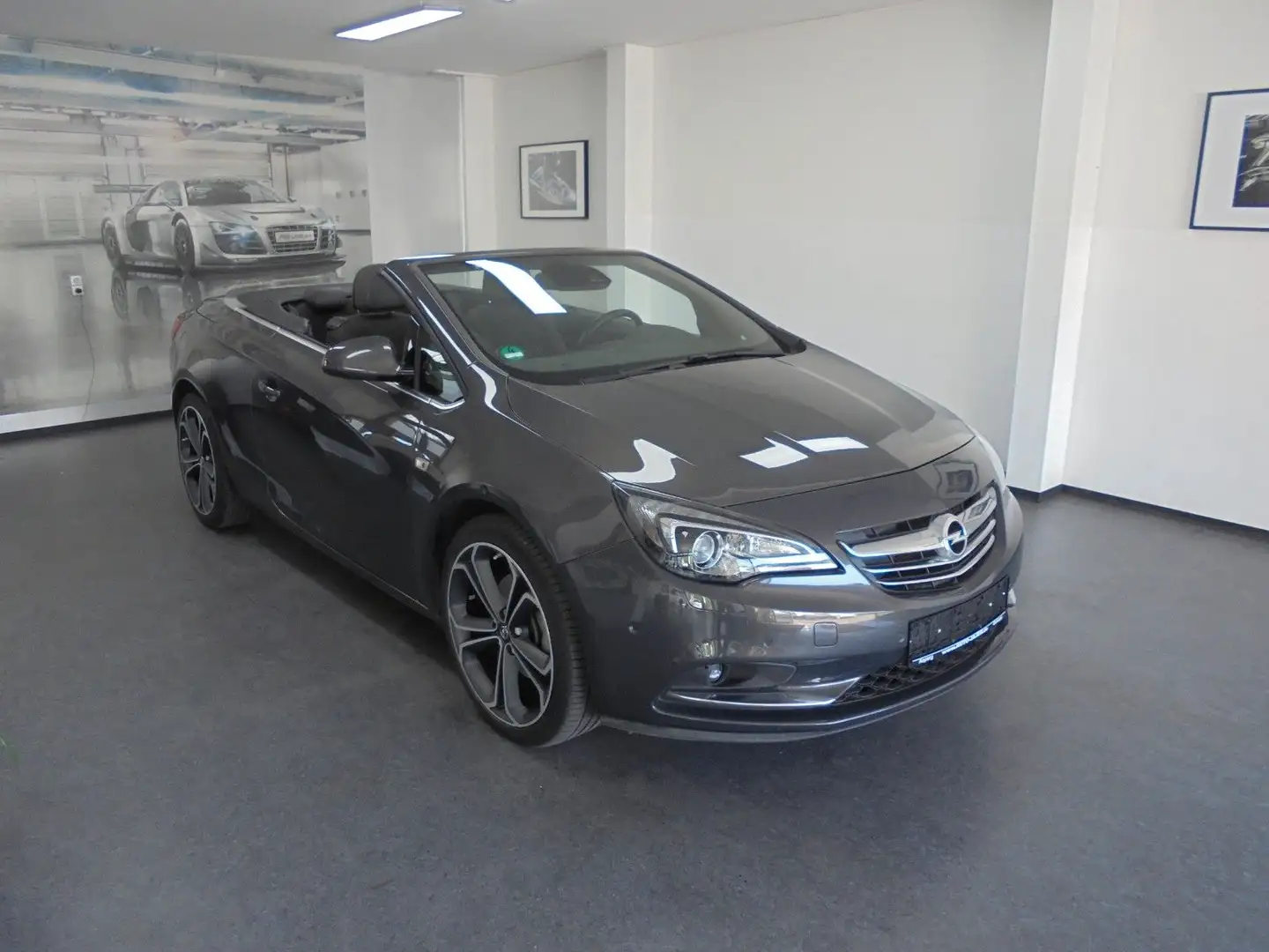 Opel Cascada 1.6 Turbo INNOVATION 59.000 km TÜV 06/27 Šedá - 1