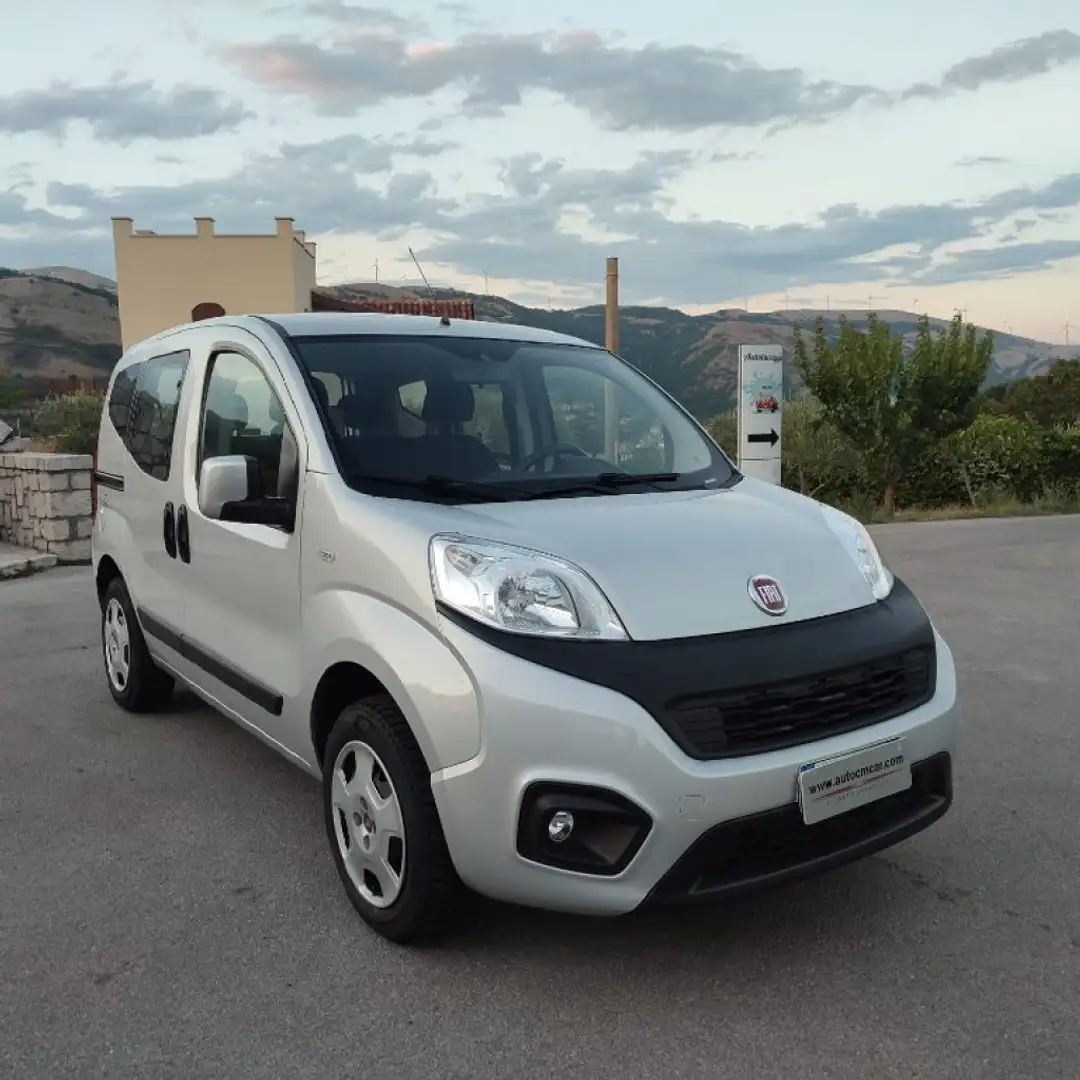 Fiat Qubo 1.4 8V 77 CV Lounge Gris - 1